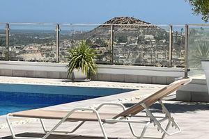 Alquiler Vacacional - Villa with GOLF and sea views - swimming pool - childproof locks
