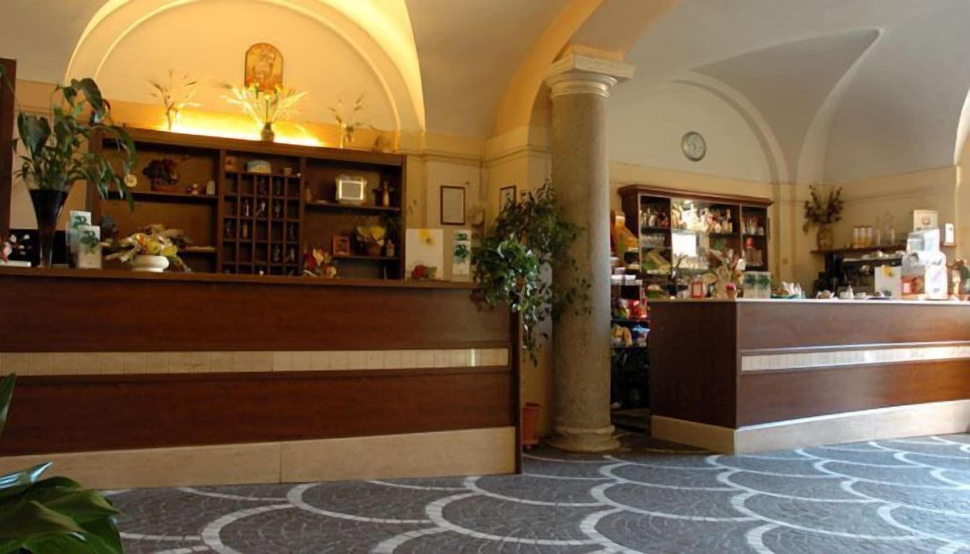 Vista Lobby Villa Altieri