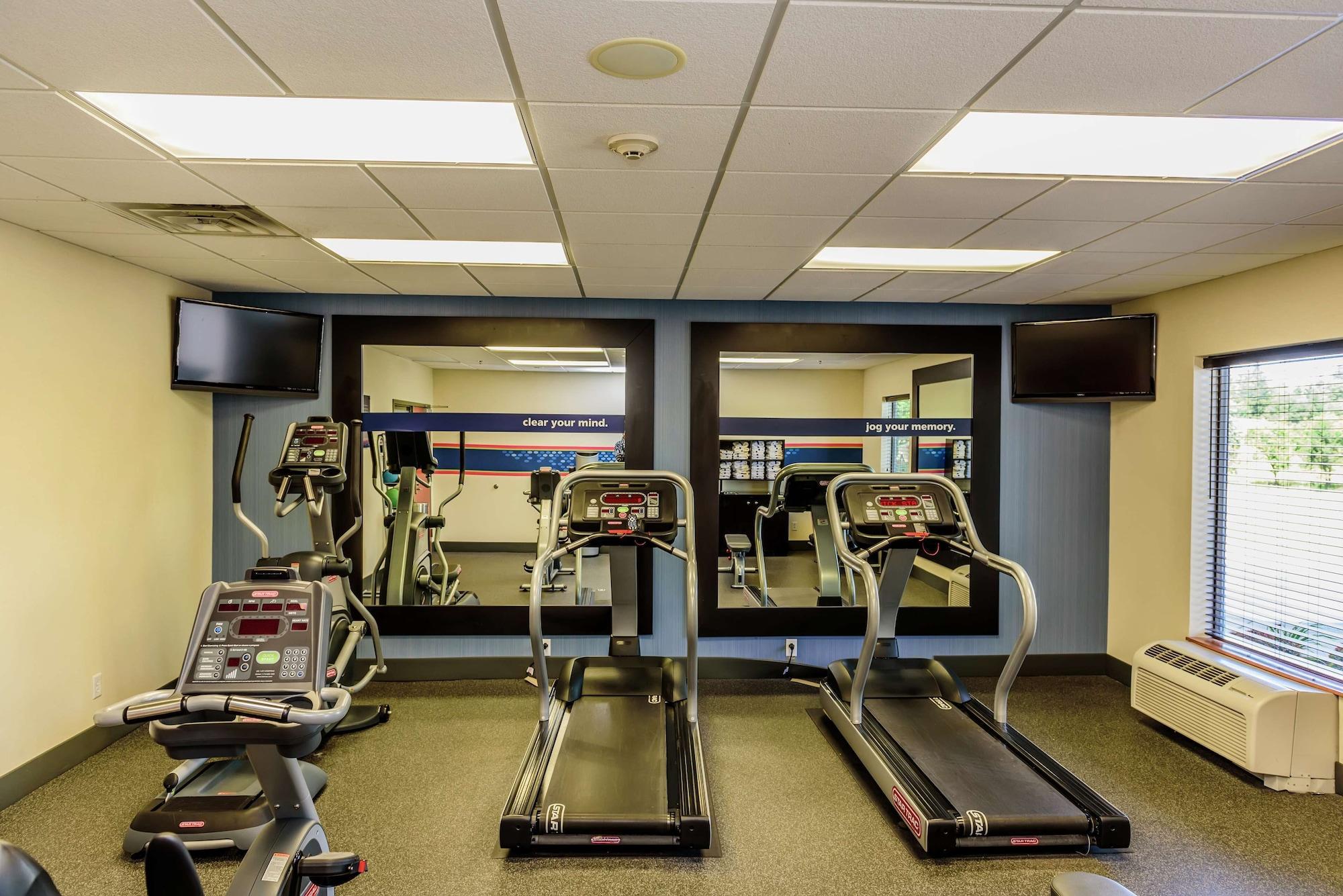 Gimnasio Hampton Inn & Suites Jamestown