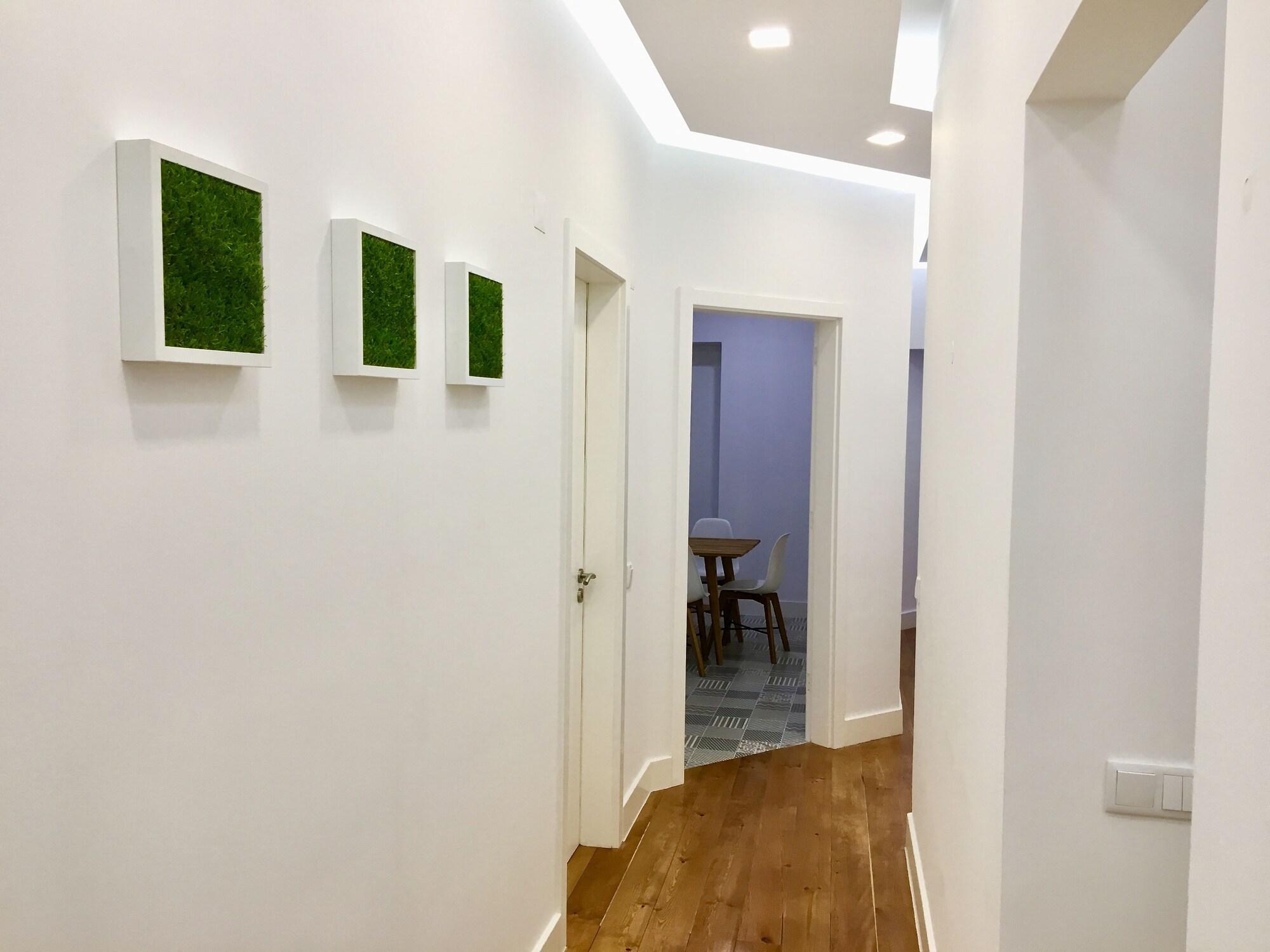 Vista Lobby Hola Lisbon Suites