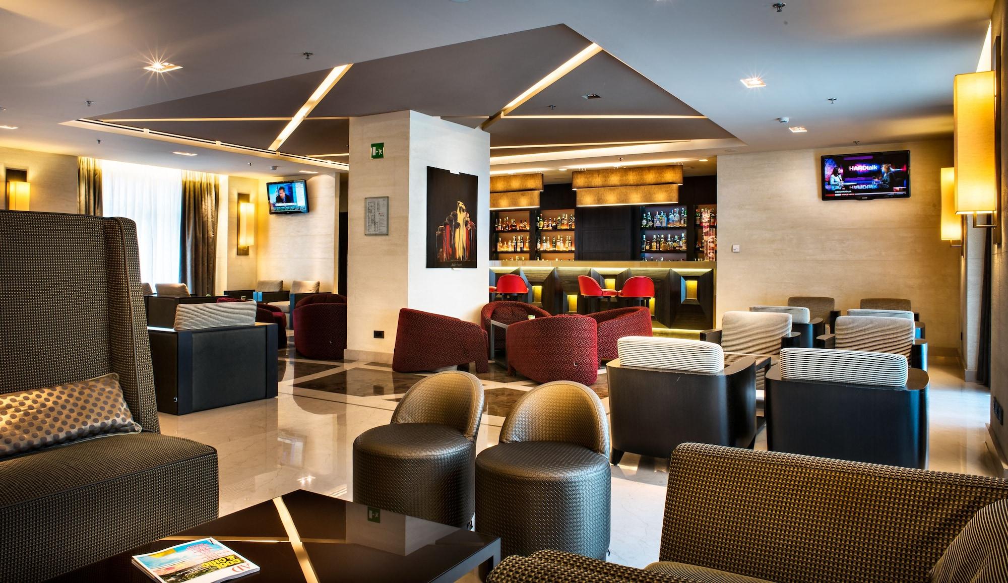 Bar/Salón Uptown Palace