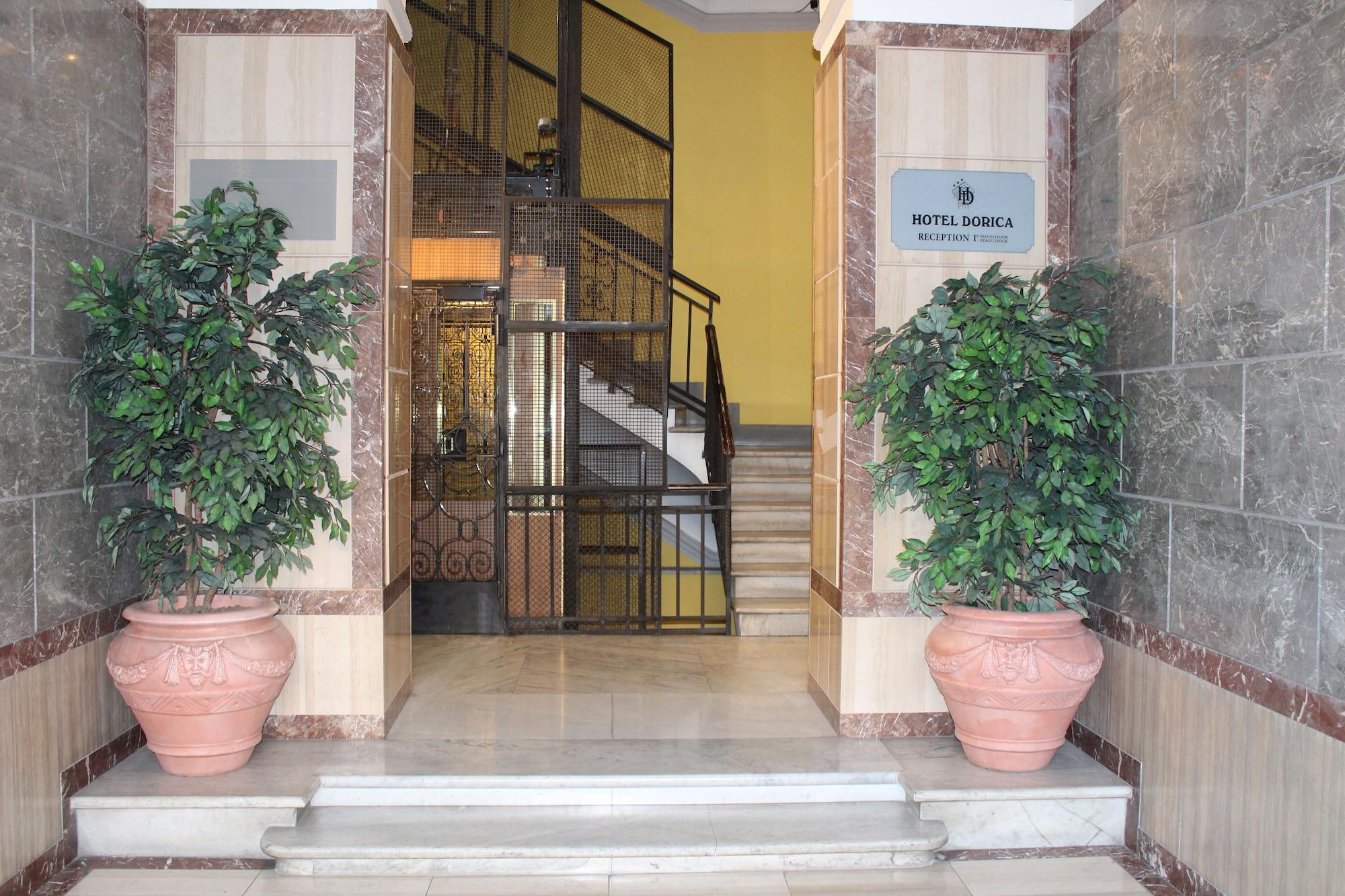 Vista Exterior Hotel Dorica