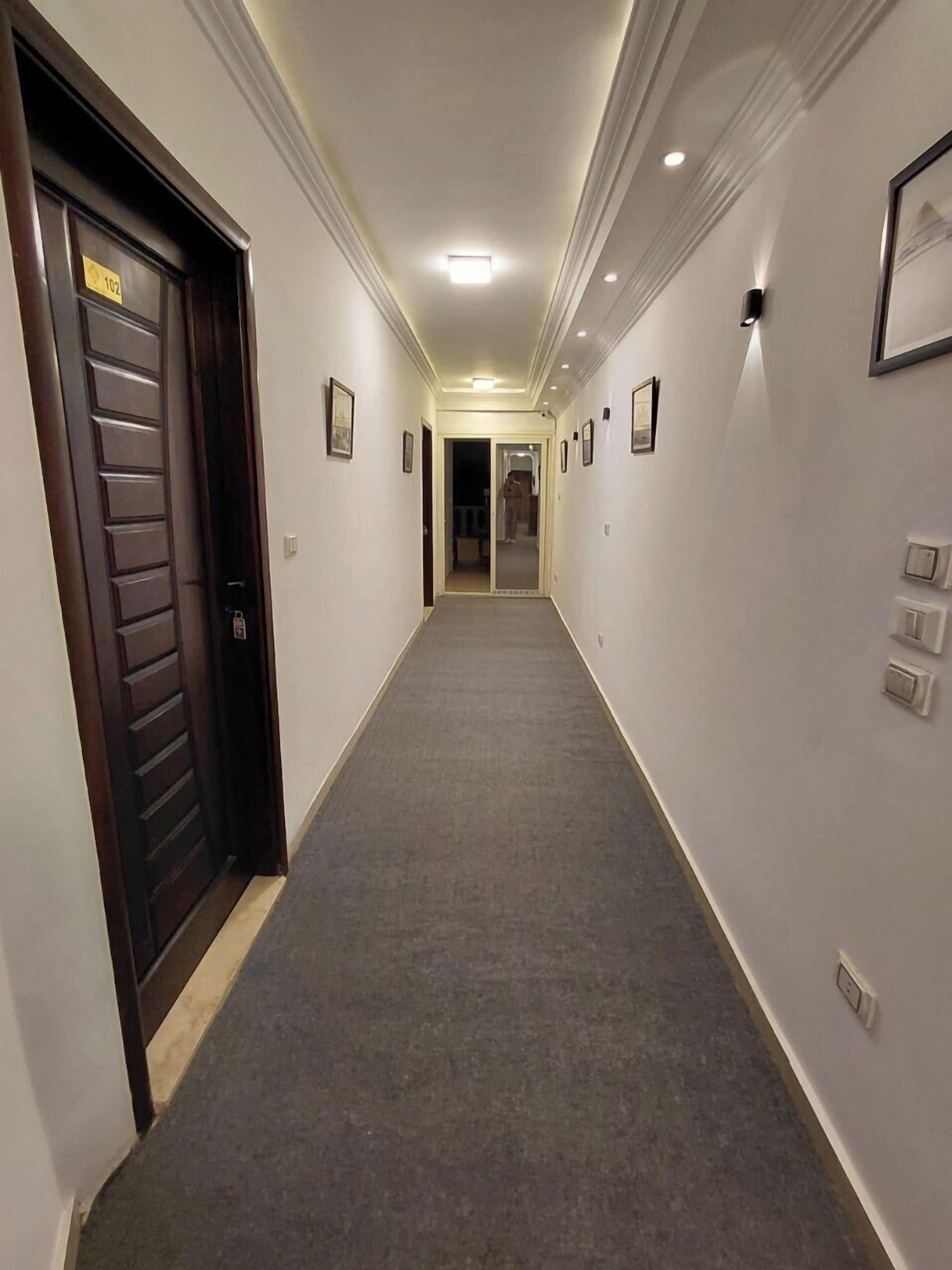 Vista Lobby Pearl pyramids Inn