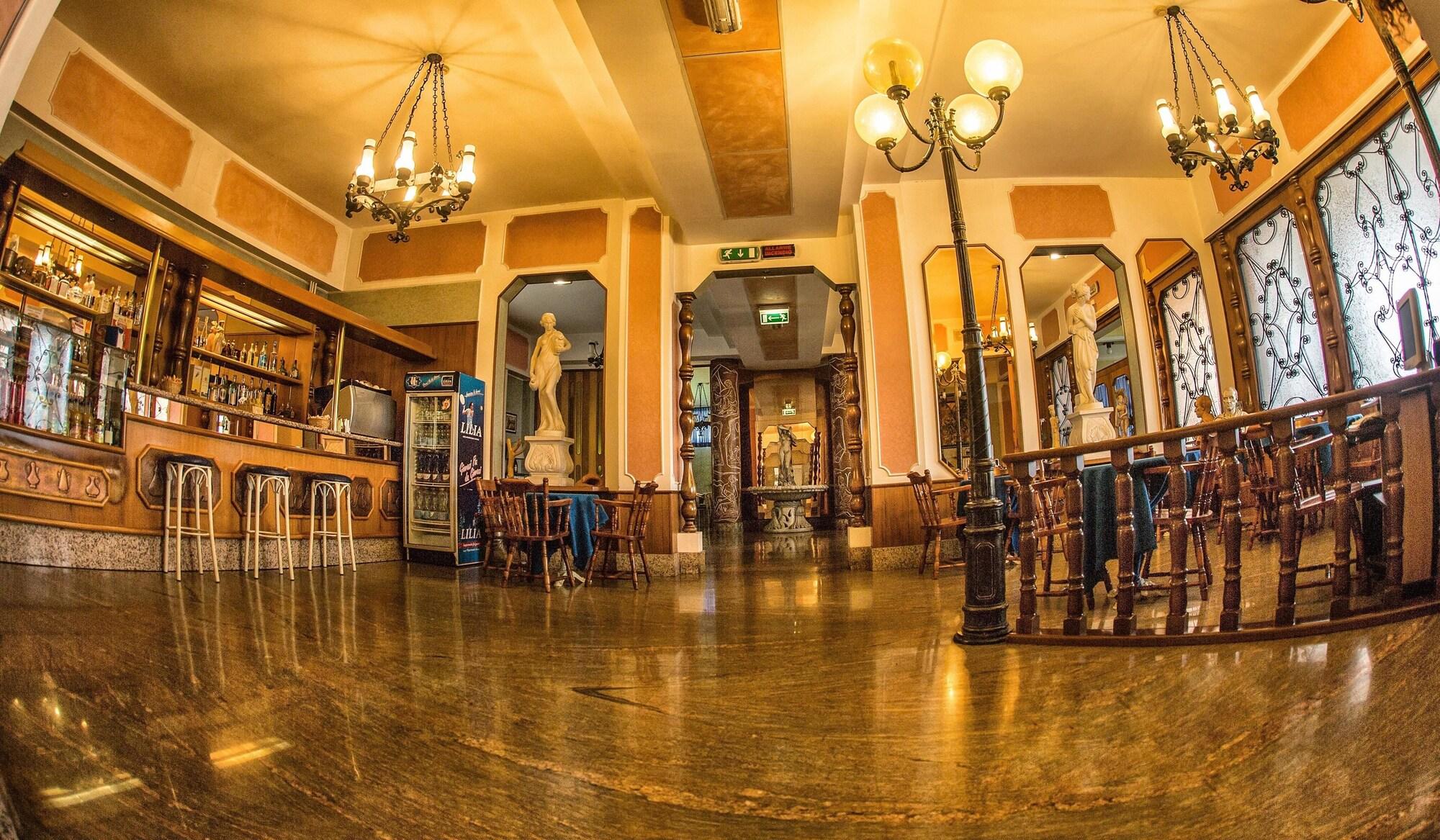 Vista Lobby Tourist Hotel
