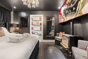 Alquiler Vacacional - Downtown Walkable 1-bedroom Couples Retreat With Large Soaking Tub