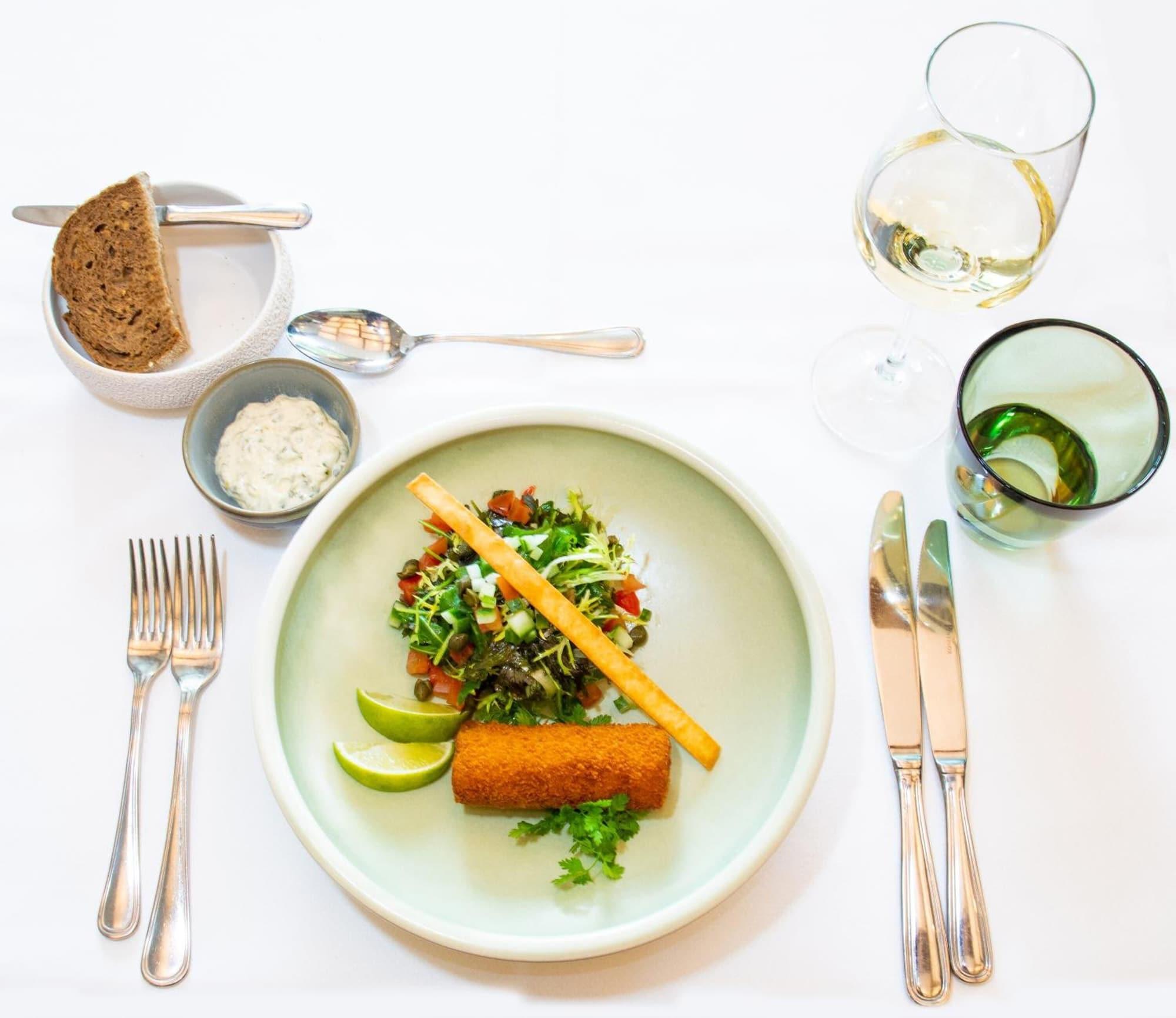 Restaurant M Hotel - Different Hotels