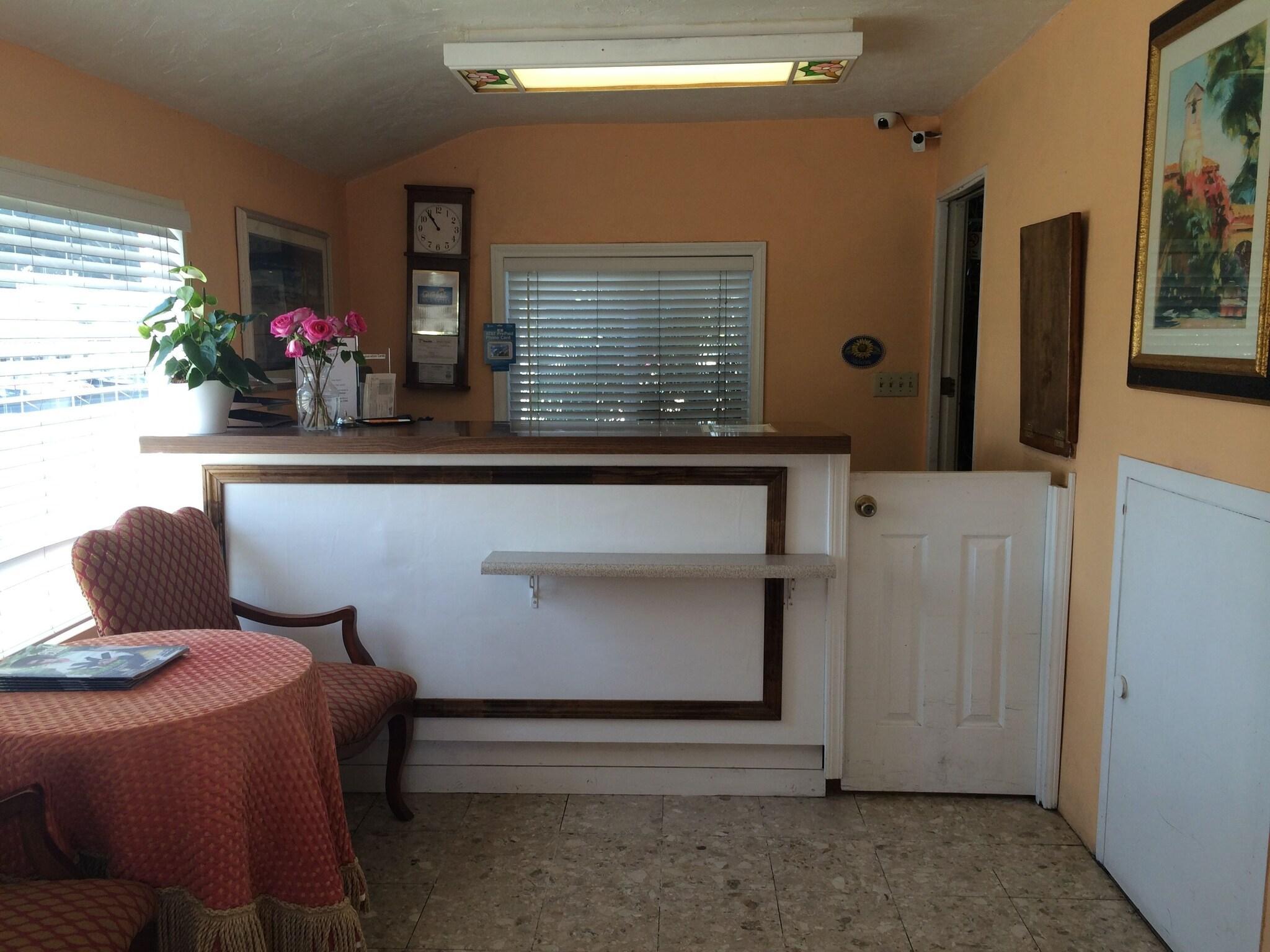 Vista Lobby Oasis Inn & Suites