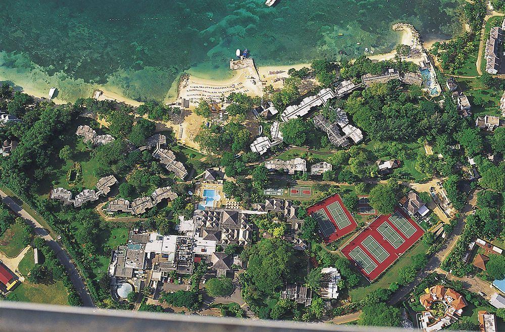Vista Exterior Hedonism II Resort