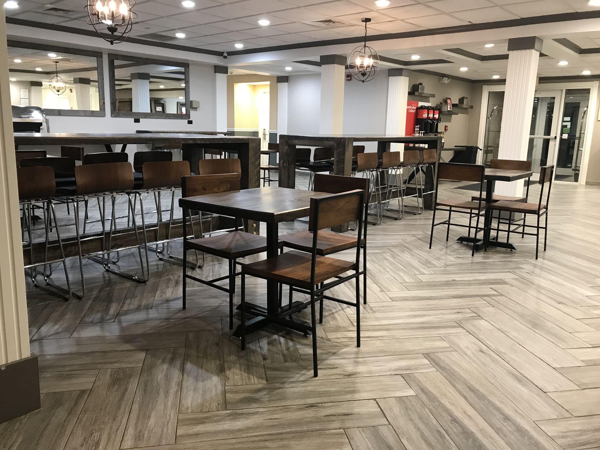 Restaurant CrestHill Suites Albany