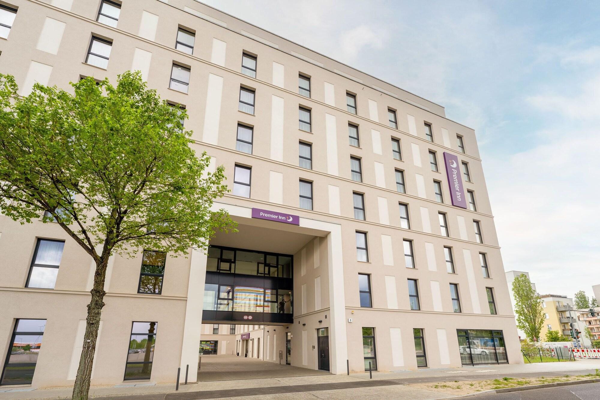 Vista Exterior Premier Inn Berlin Airport