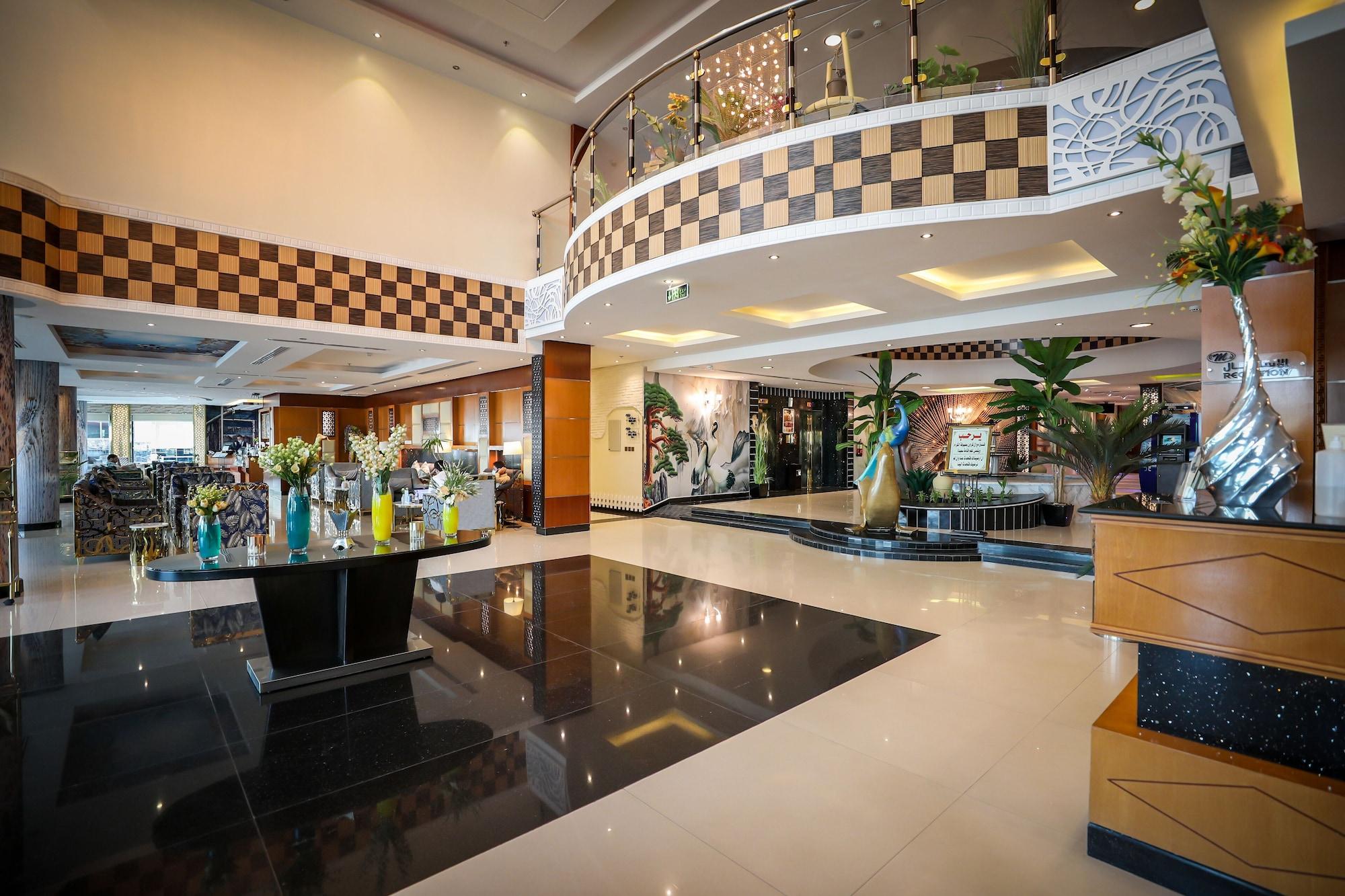 Vista Lobby Meral Crown Hotel