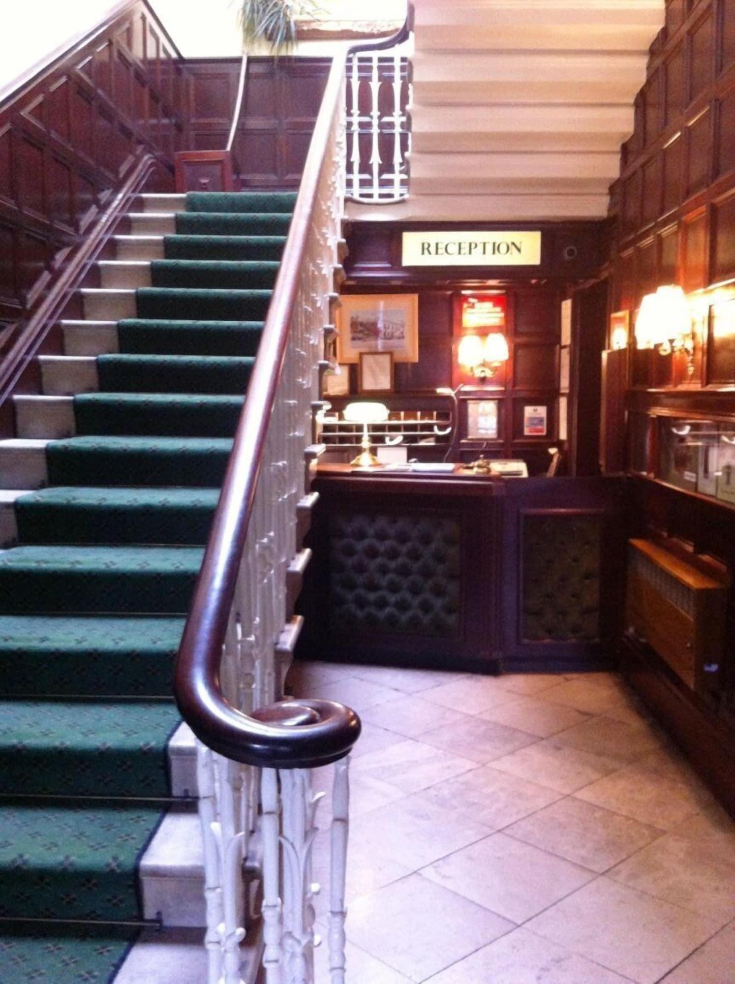 Vista Lobby Georgian House Hotel
