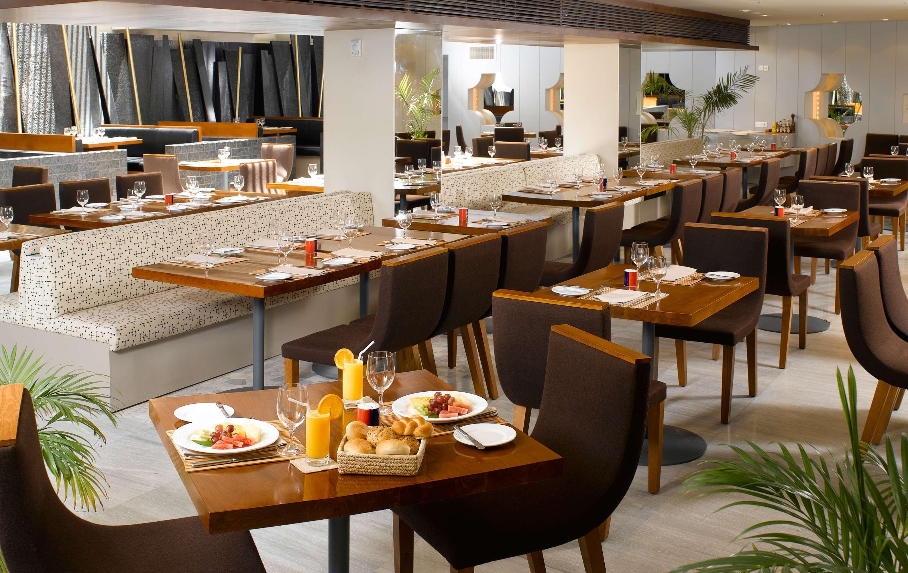 Restaurant Radisson Blu Dhaka Water Garden