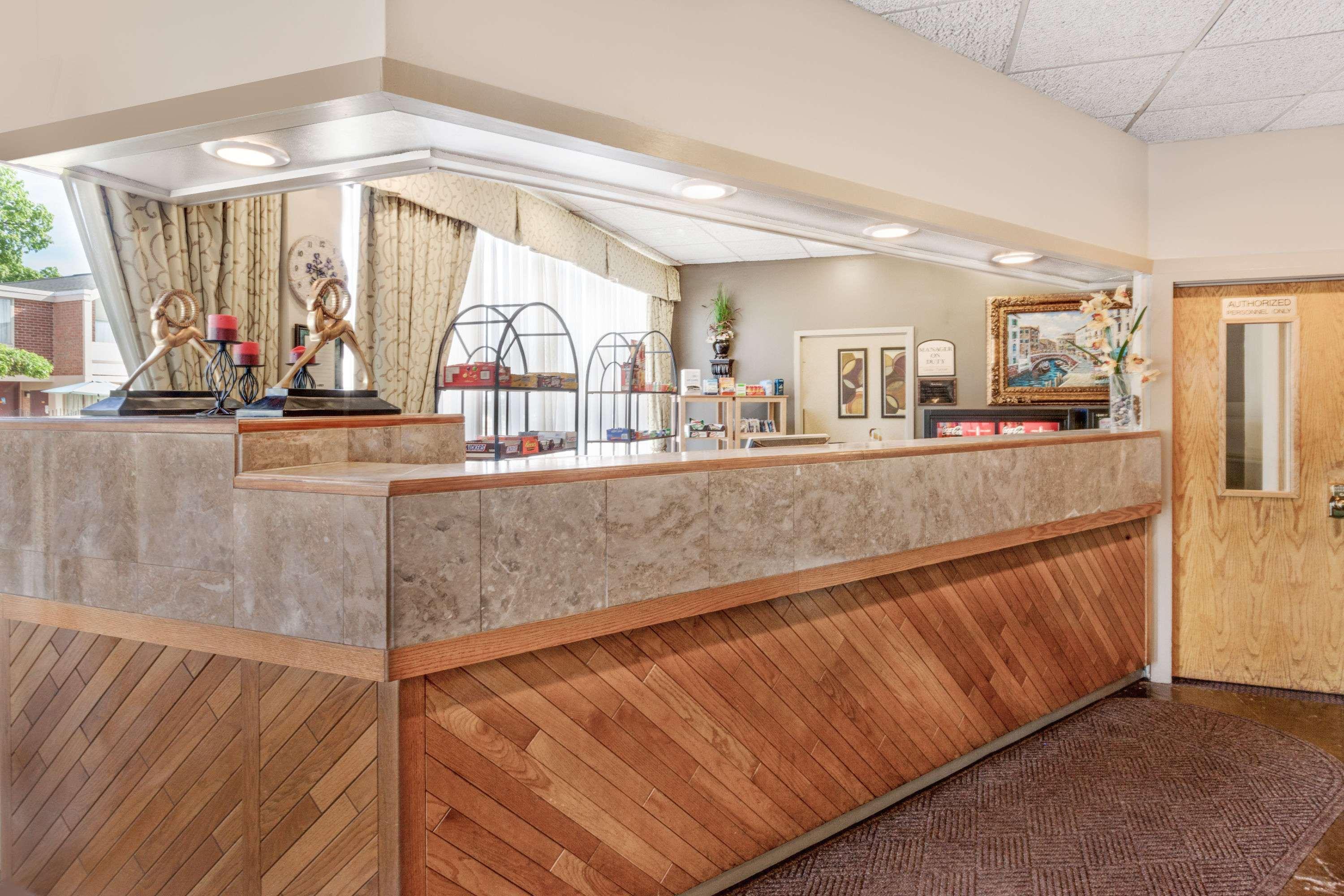 Vista Lobby Travelodge by Wyndham Jackson