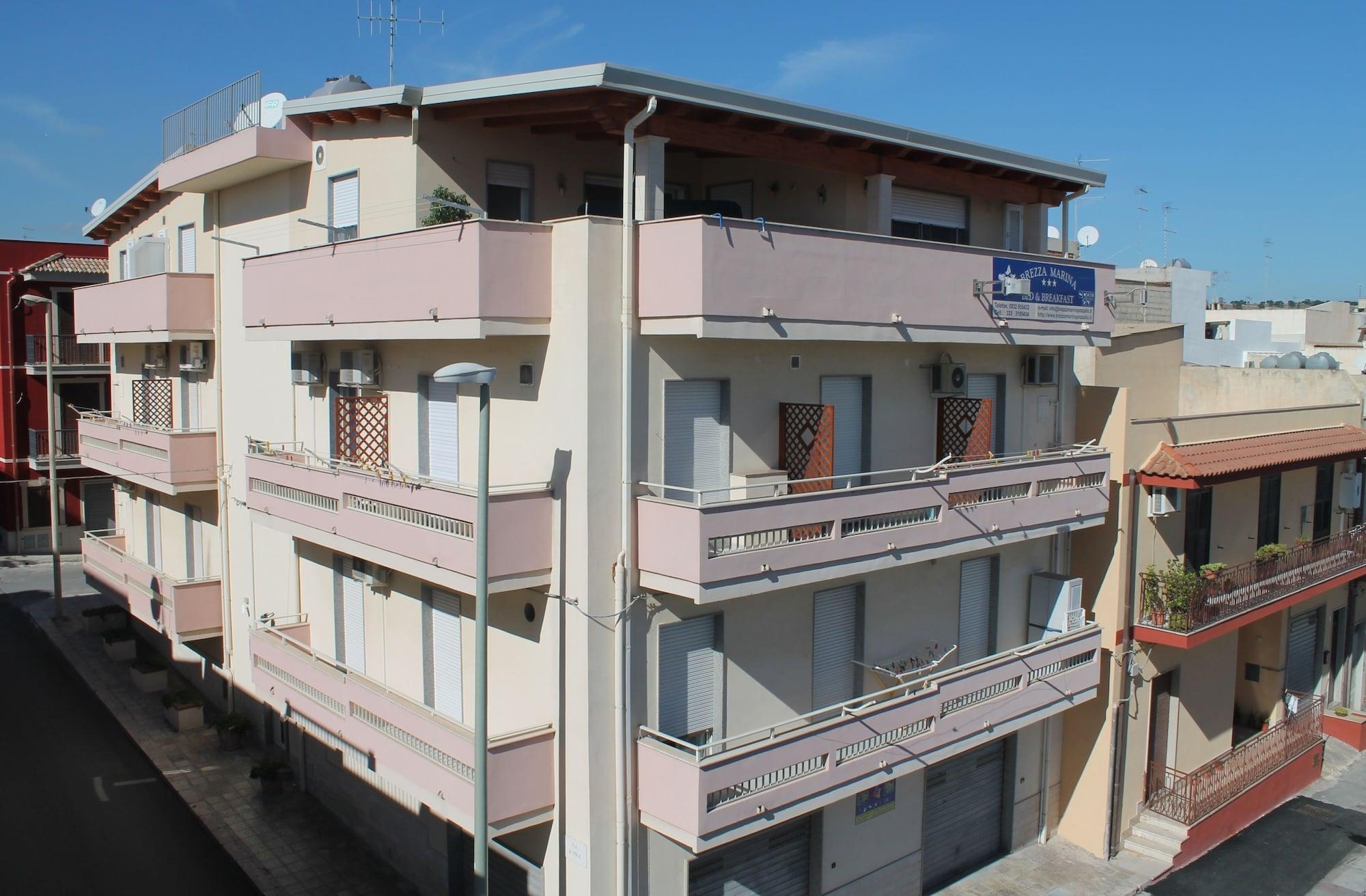 Vista Exterior Bed and Breakfast Brezza Marina e Ristorante Shoreline