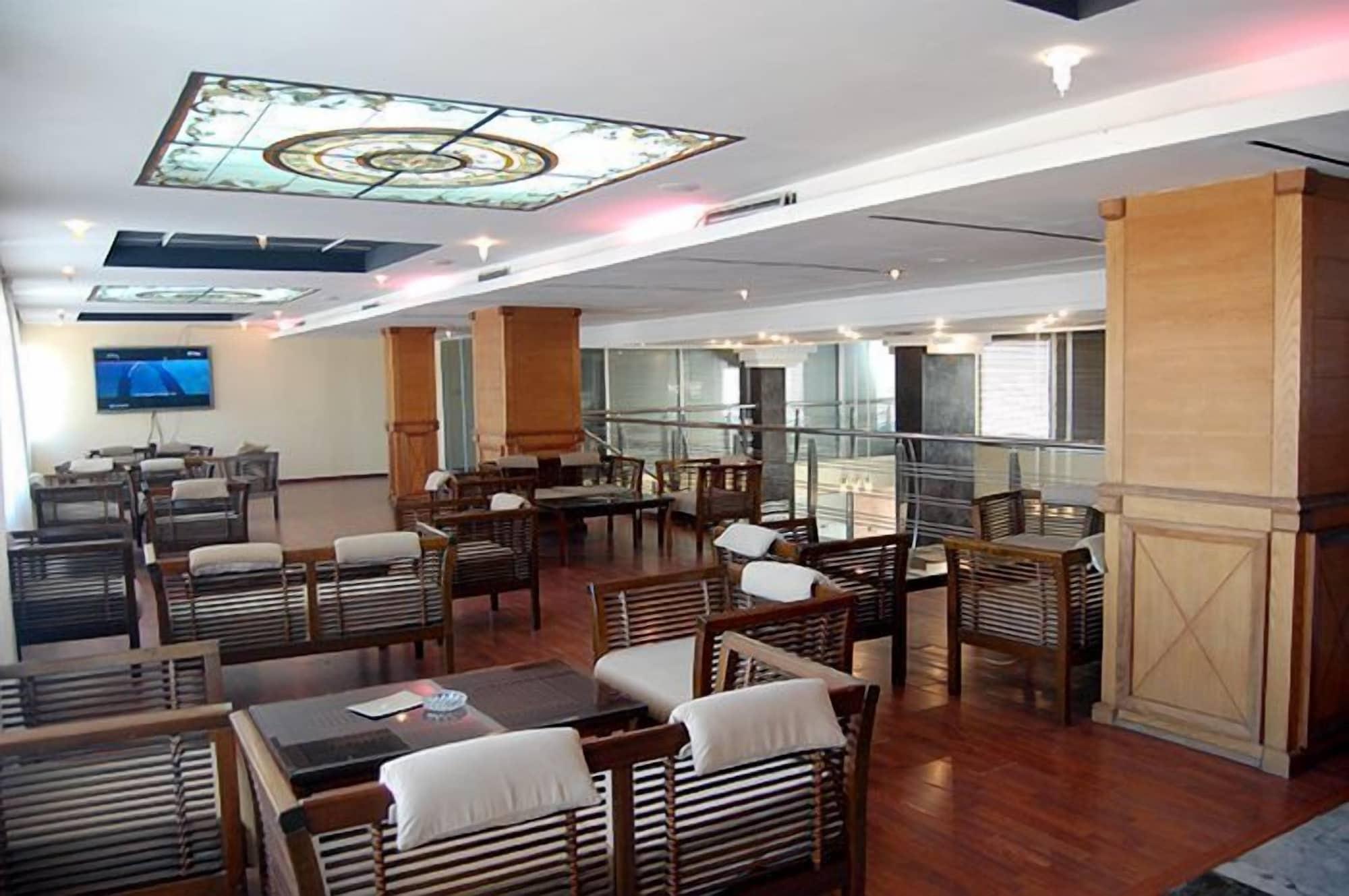 Bar/Salón Hotel De La Corniche