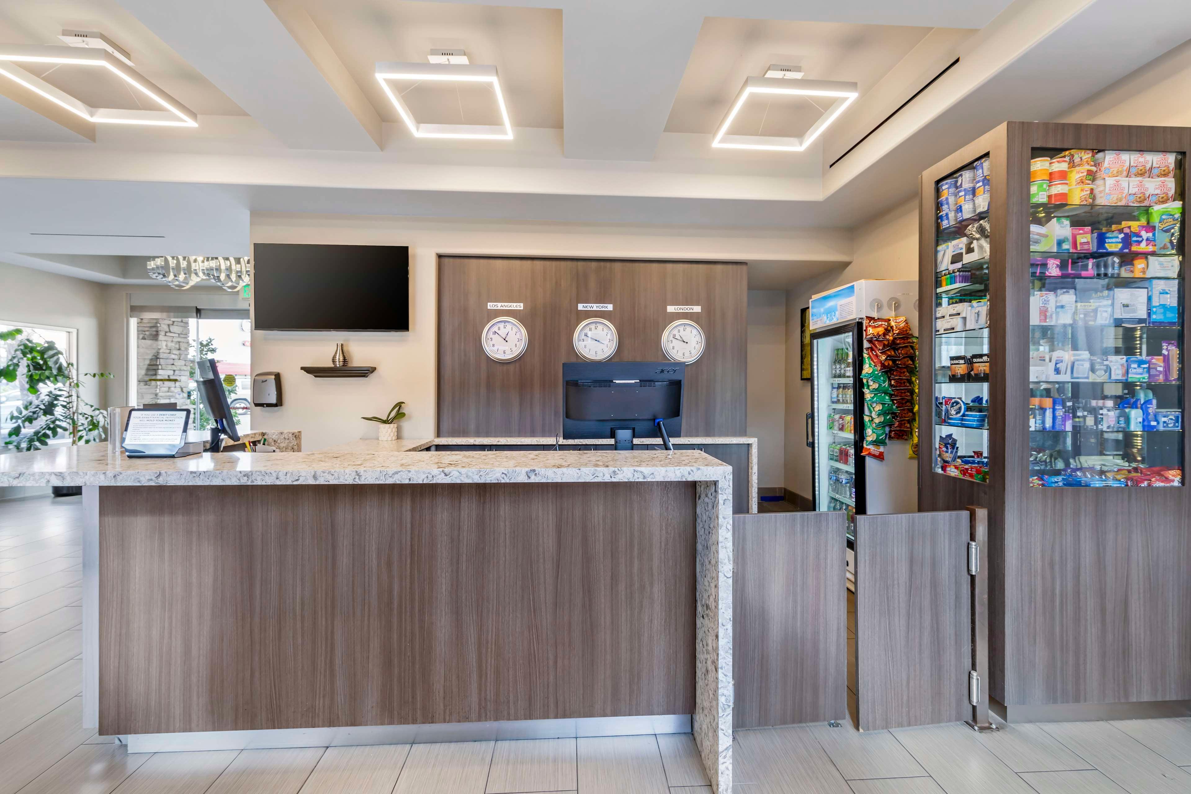 Vista Lobby Best Western Canoga Park Motor Inn