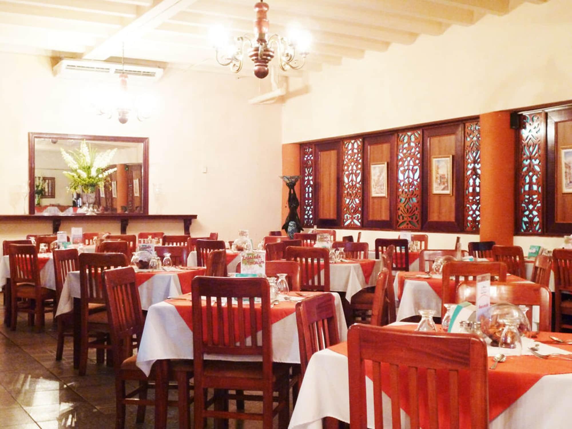 Restaurant Hotel Tower House Suites