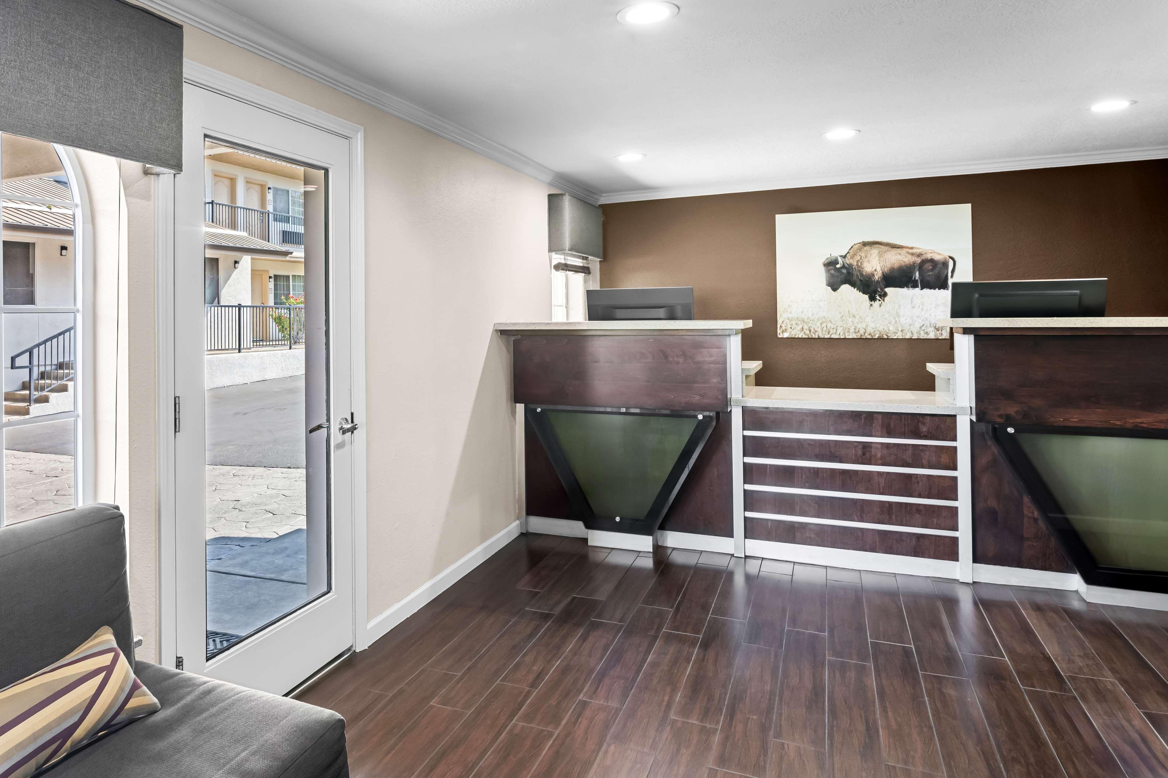 Vista Lobby Best Western Skyline Motor Lodge