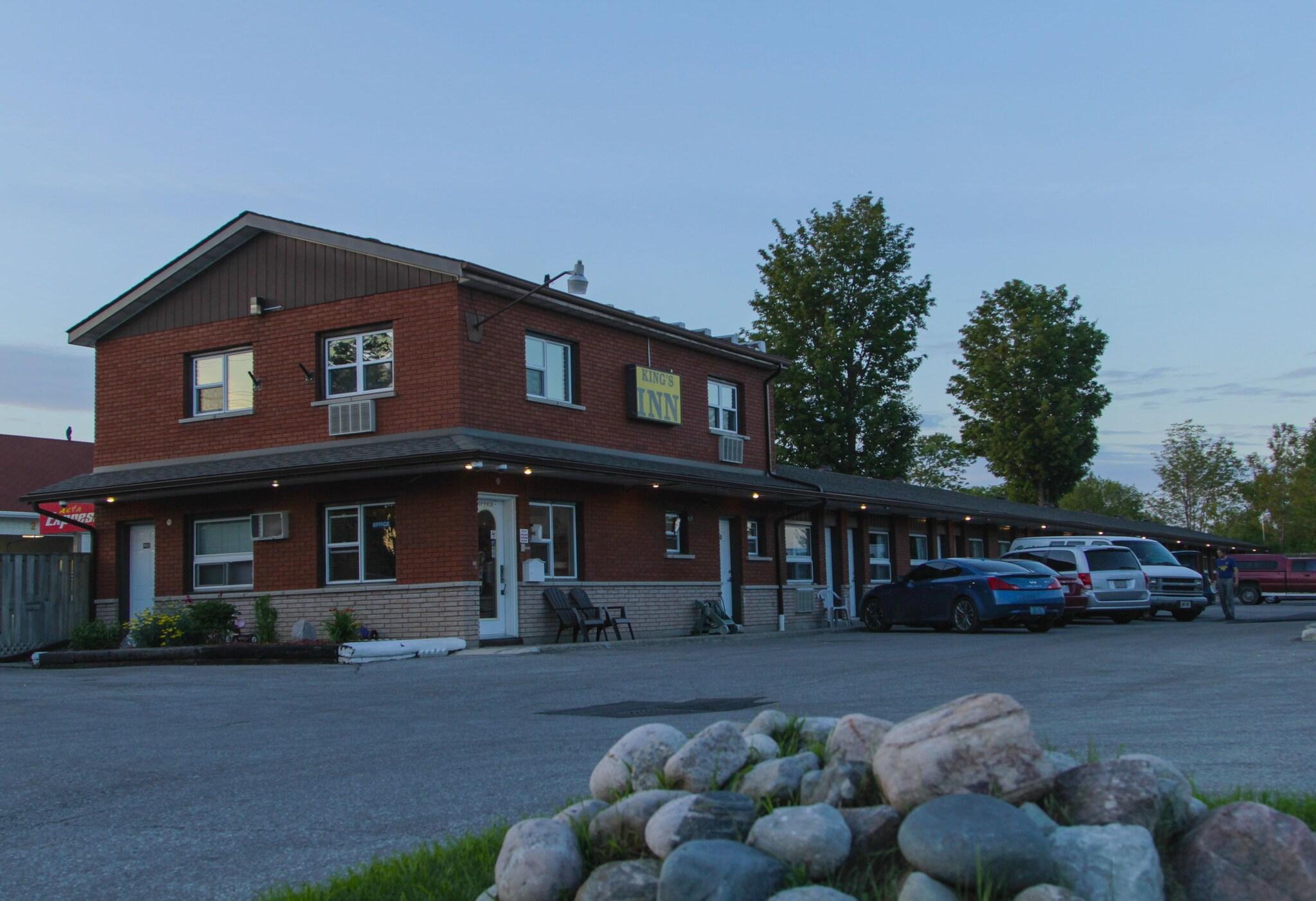 Vista Exterior Kings Inn Midland