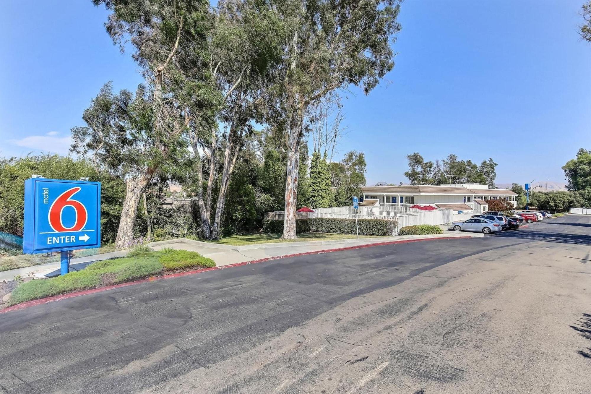 Vista Exterior Super 8 by Wyndham Livermore