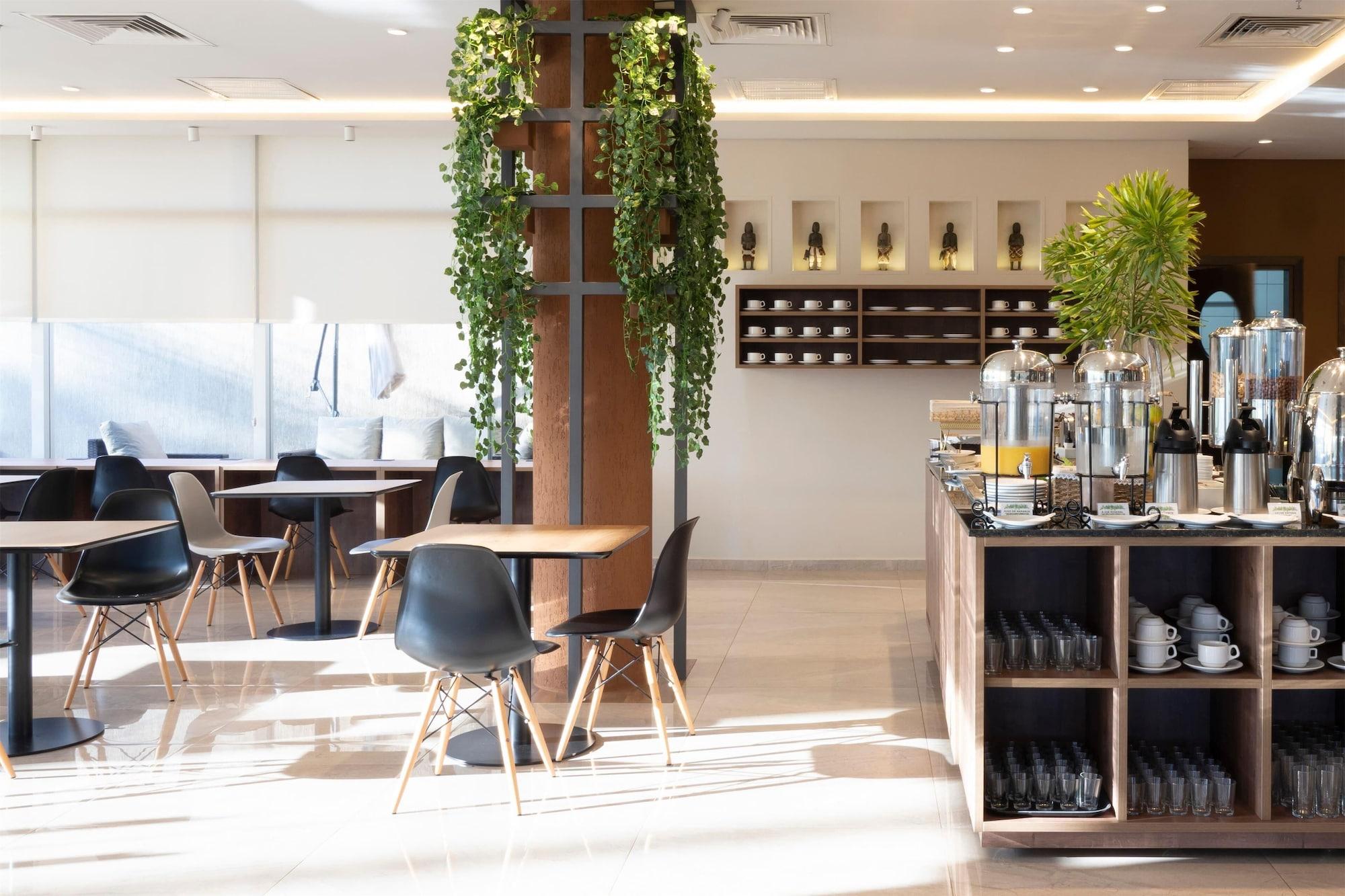 Restaurant Dazzler by Wyndham Ciudad del Este