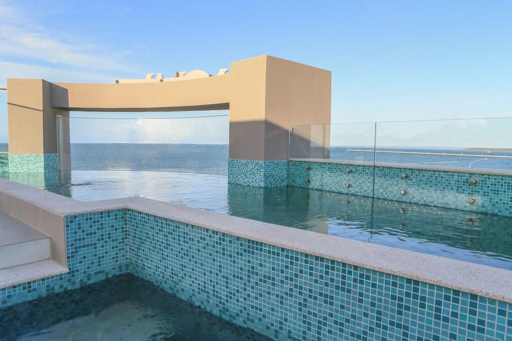 Vista Piscina Aqua Luxury Penthouses
