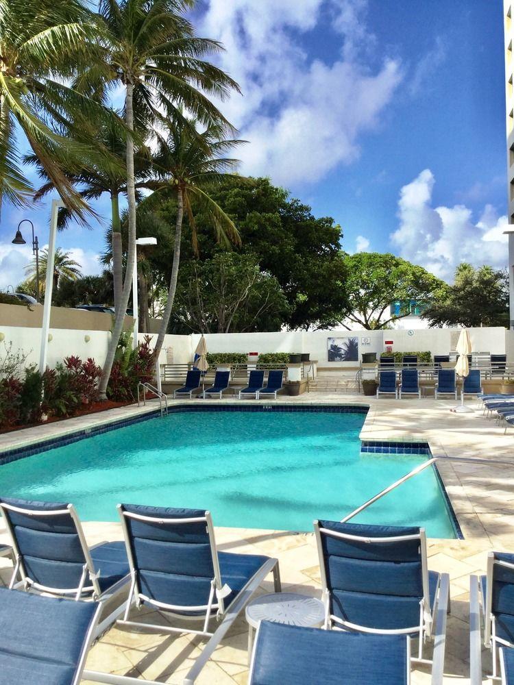 Pool view Gallery One Fort lauderdale - A Doubletree Hotel