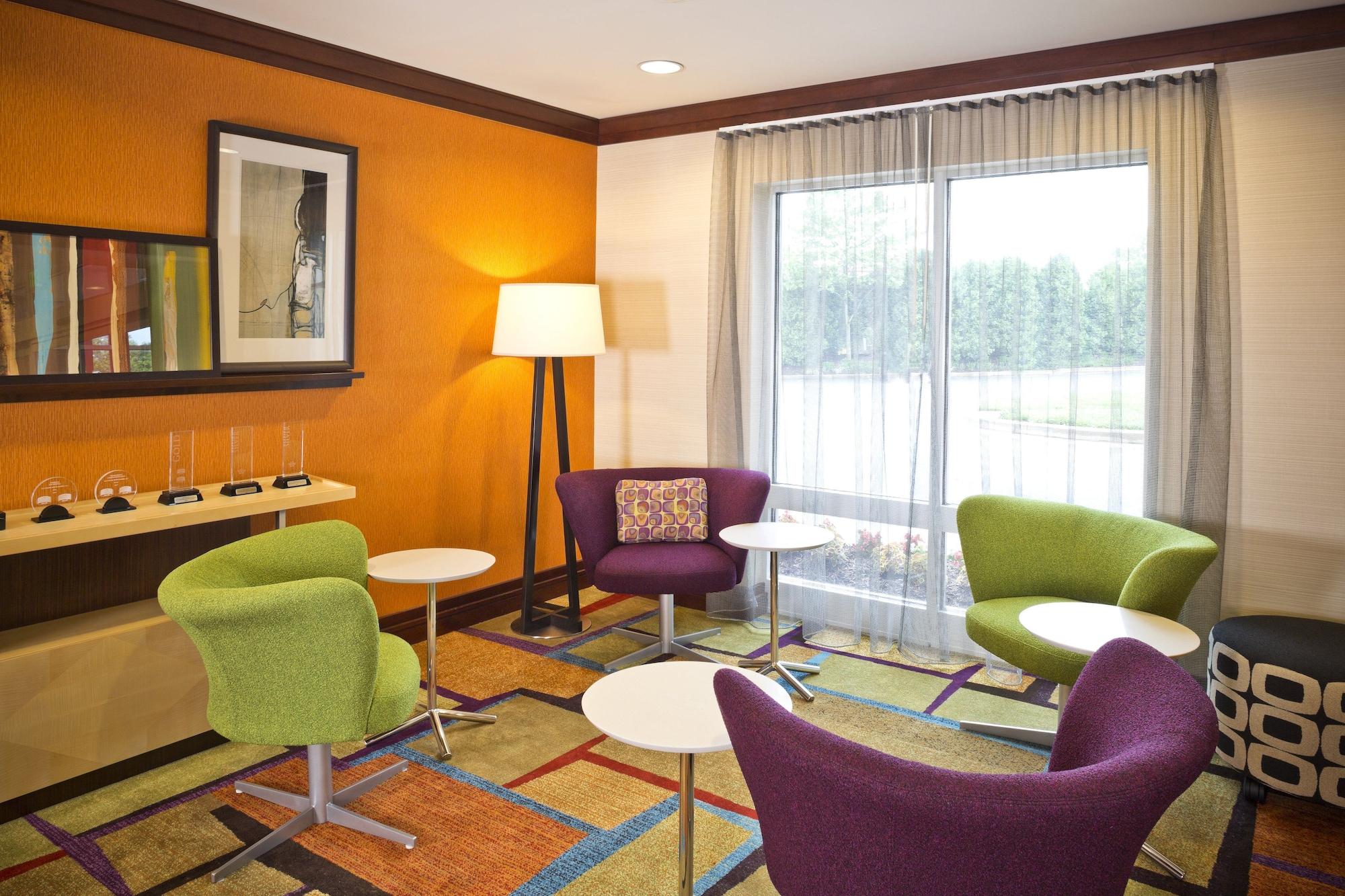 Vista Lobby Fairfield Inn & Suites by Marriott White Marsh