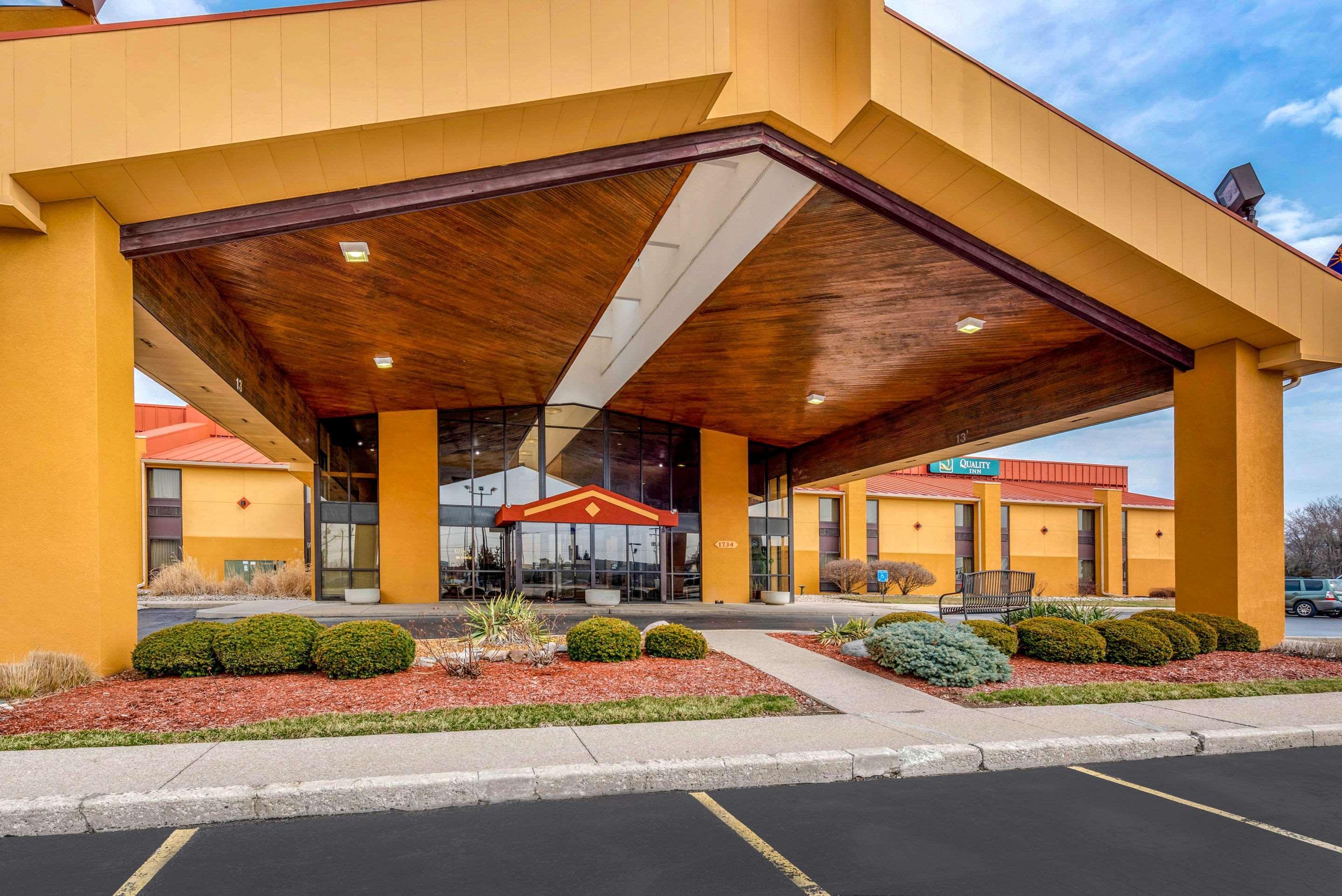 Vista Exterior Quality Inn Fort Wayne