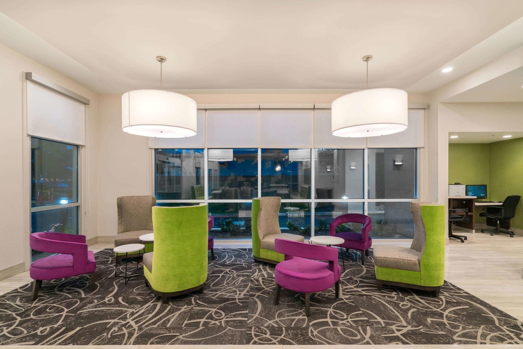 Vista Lobby La Quinta Inn & Suites by Wyndham Mobile