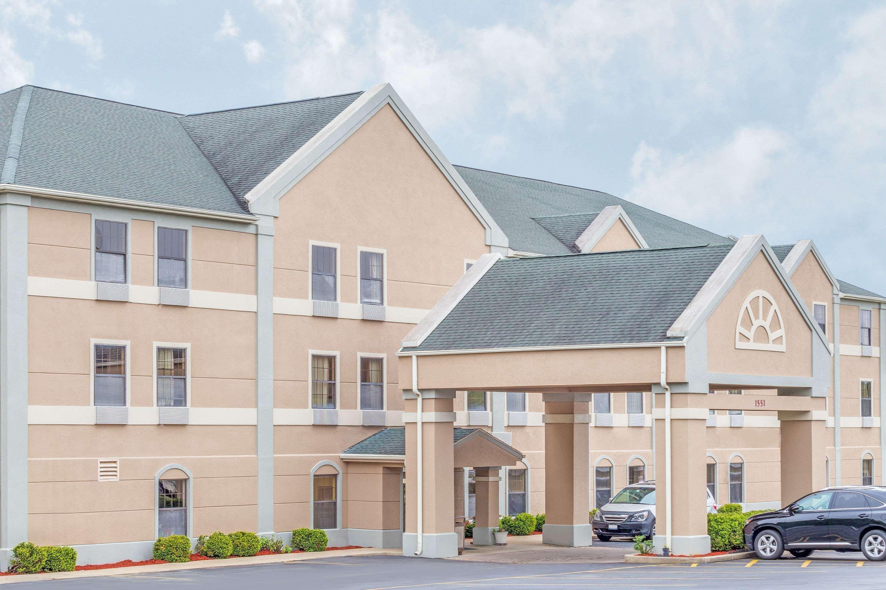 Vista Exterior Super 8 by Wyndham Freeport