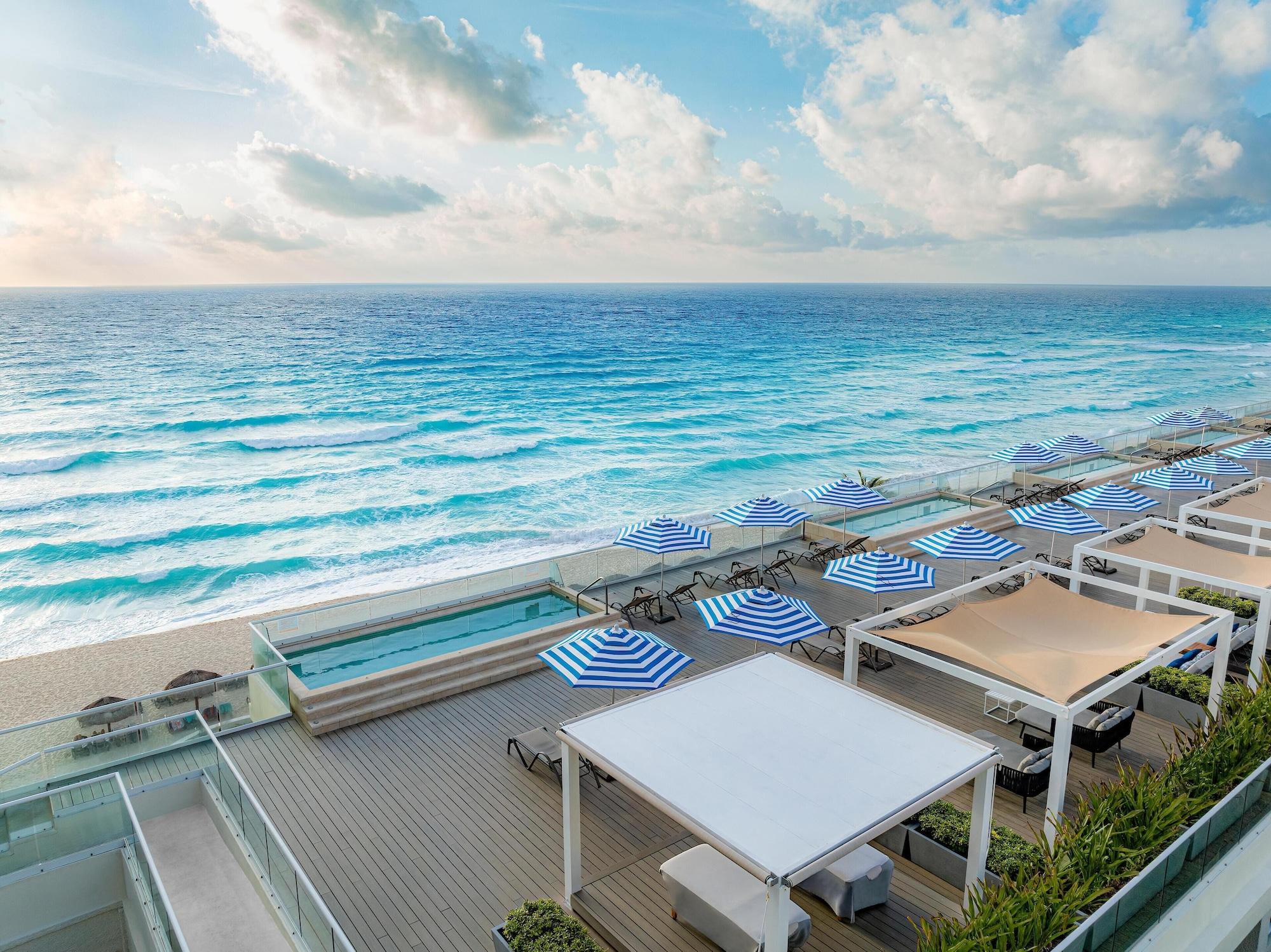 Vista Piscina Hilton Cancun Mar Caribe All-Inclusive Resort