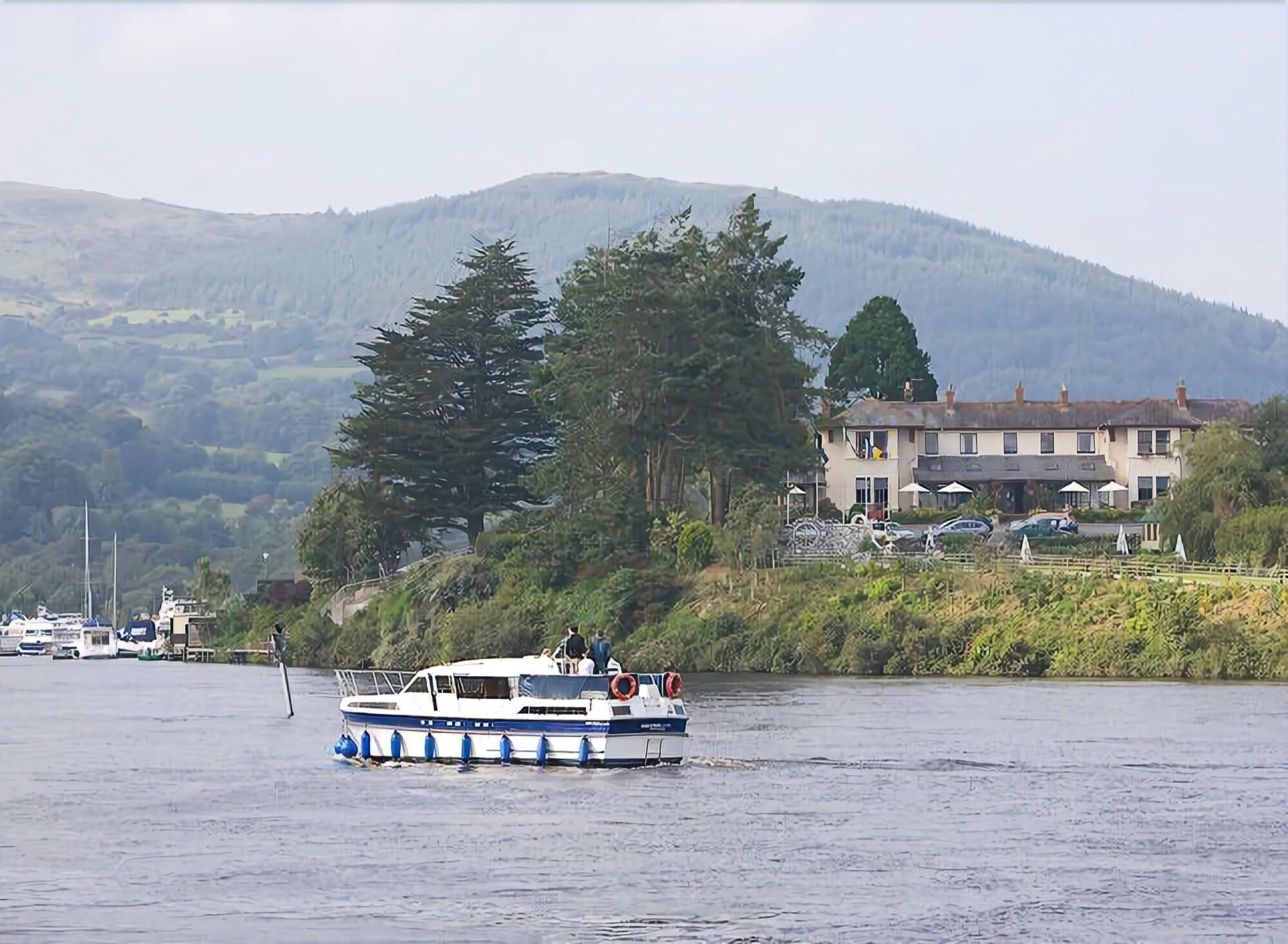 Vista Exterior Lakeside & Leisure Centre