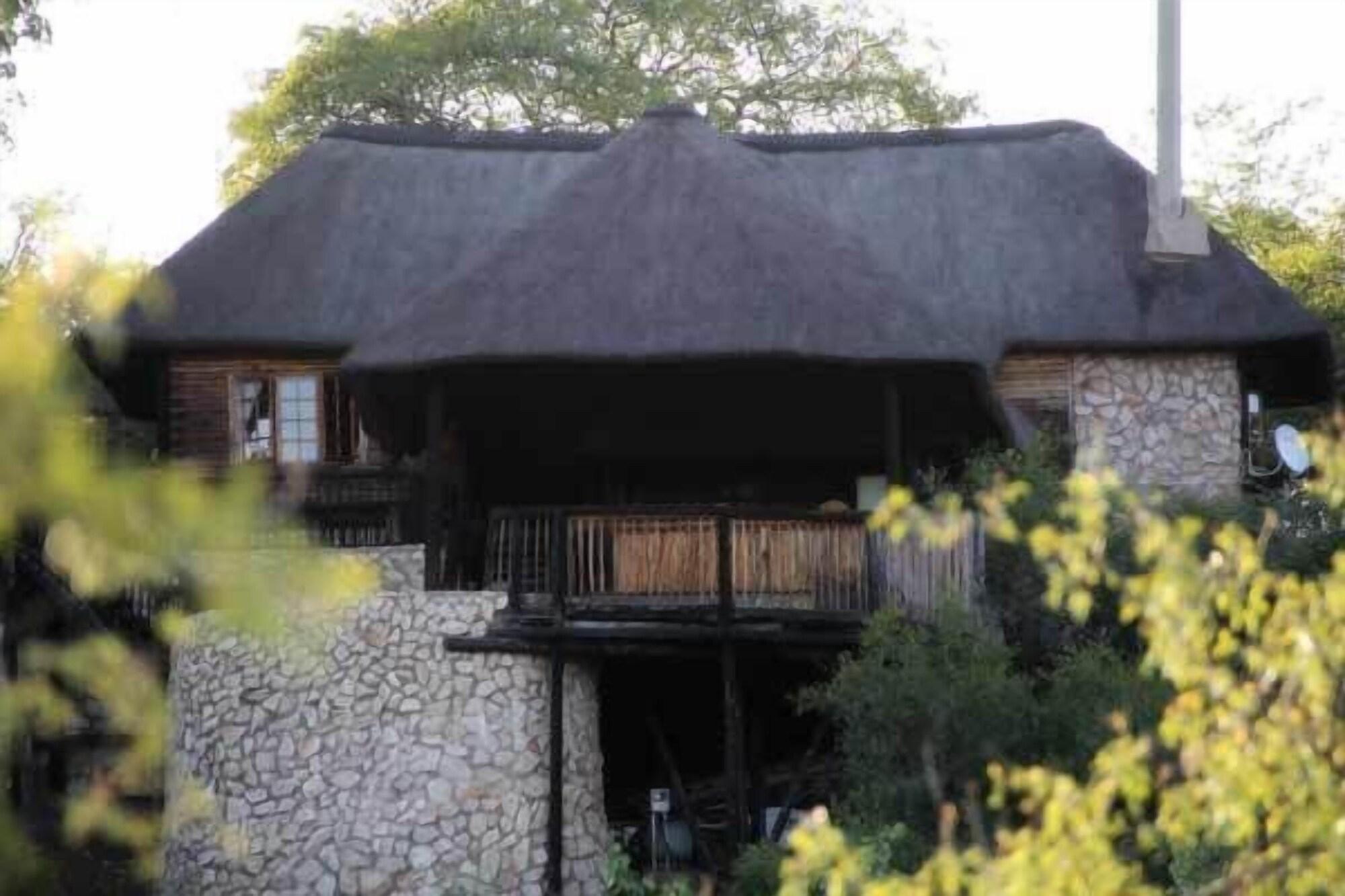 Varios Adansonia Eco Lodge