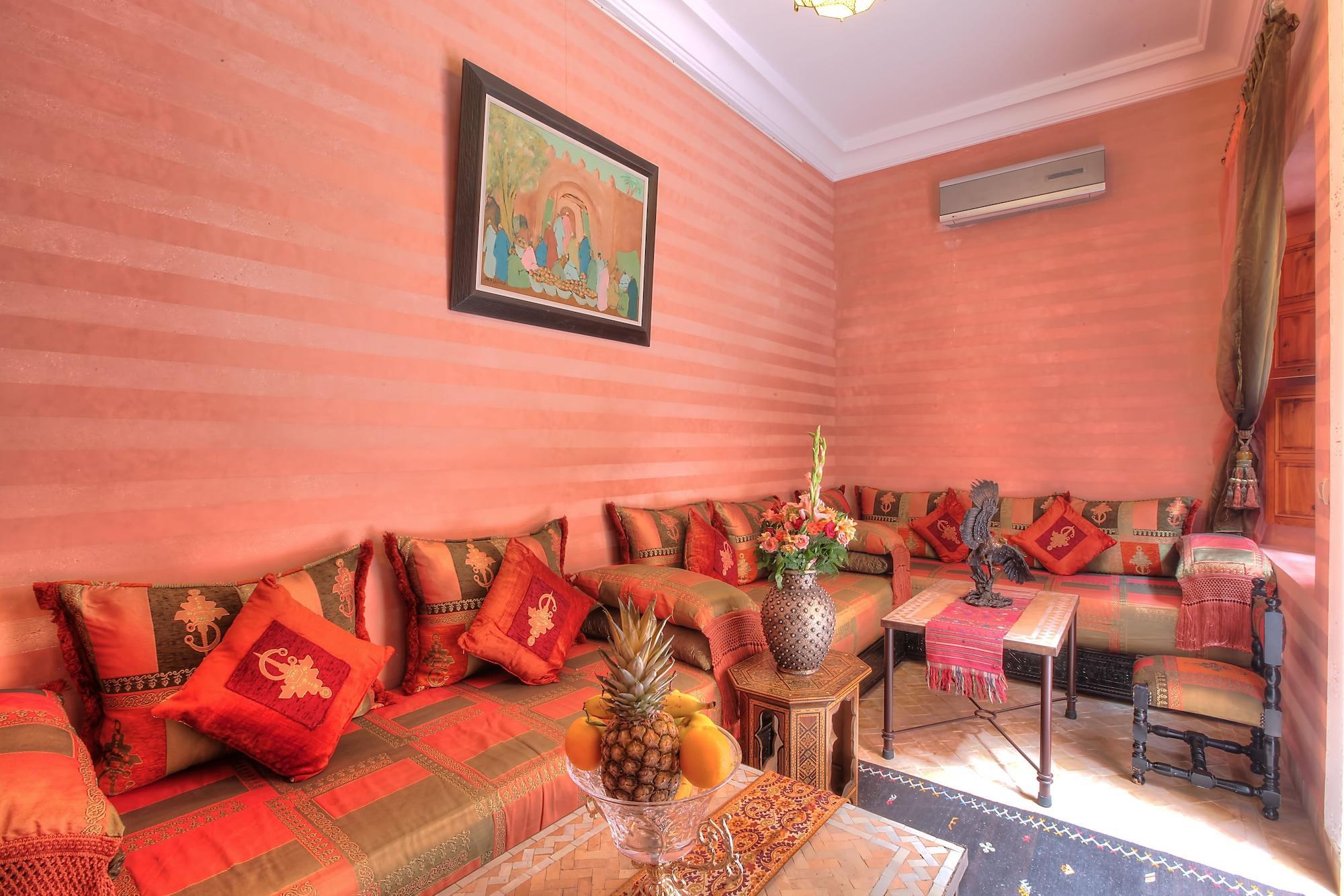 Vista Lobby Dar Tasnime