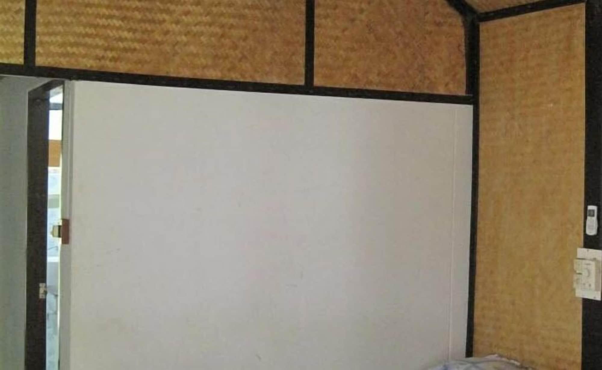 Set de Habitación Pooltrap Village Bungalow