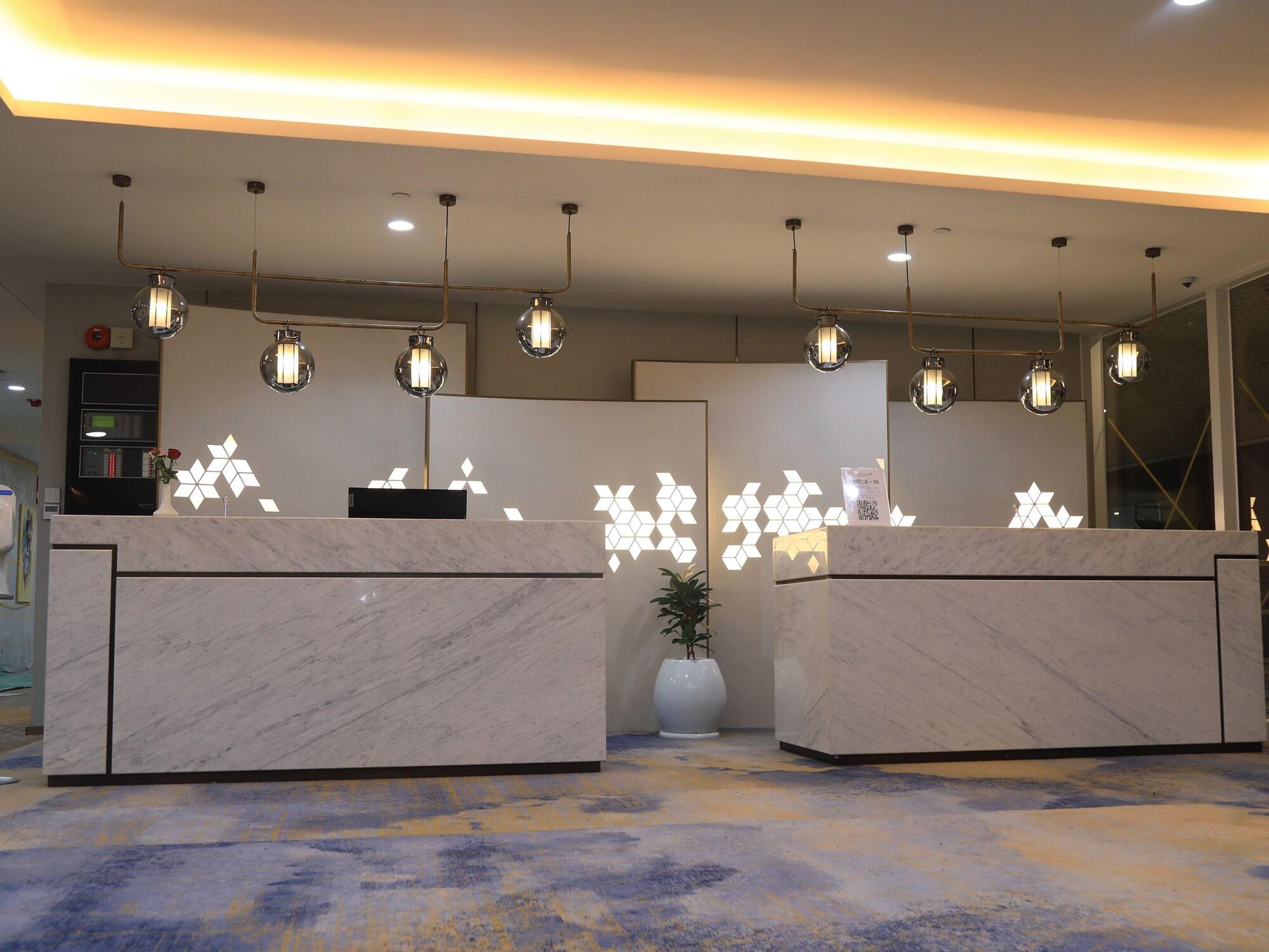 Vista Lobby Skylight In-Terminal Hotel