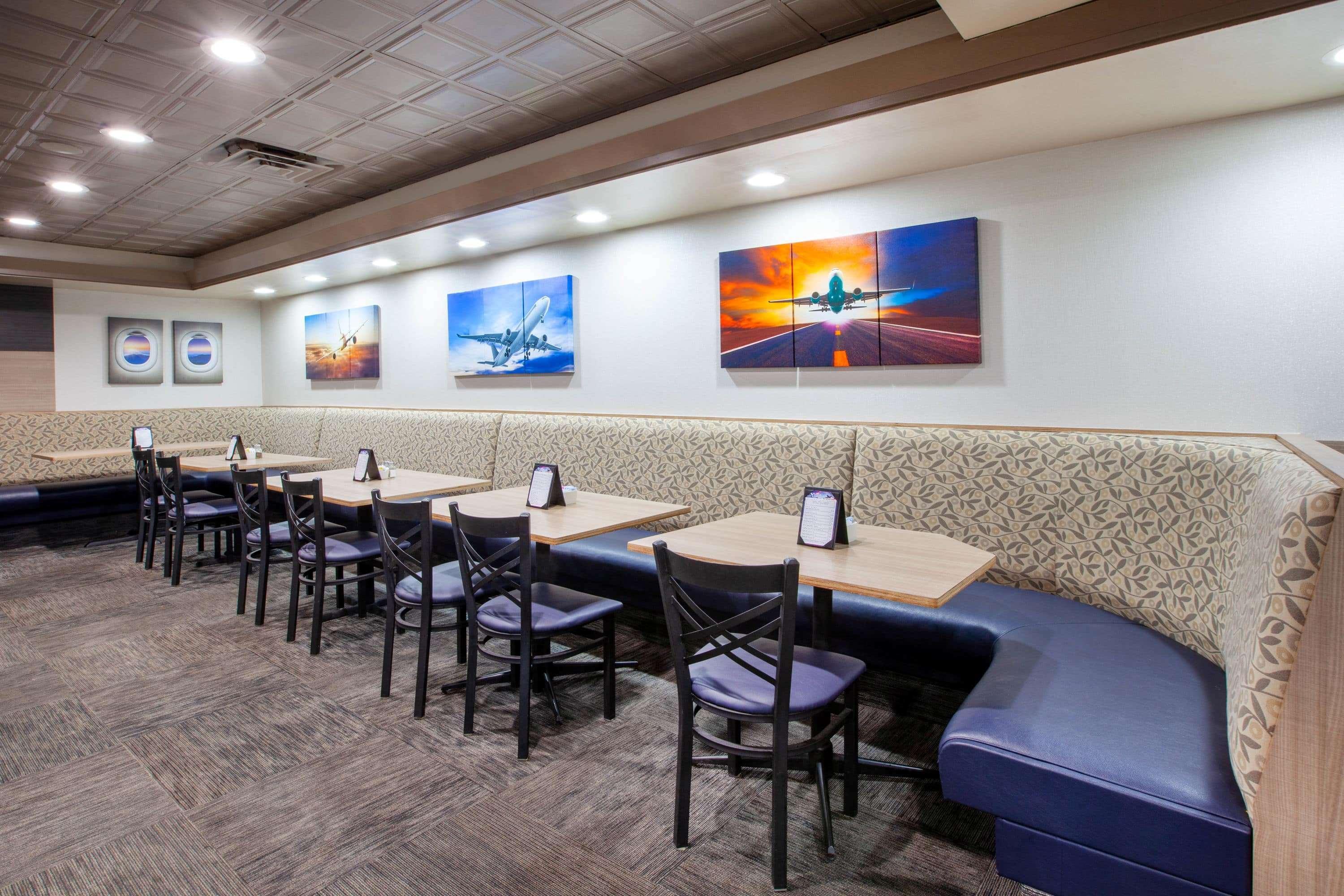 Restaurant Wingate by Wyndham Detroit Metro Airport