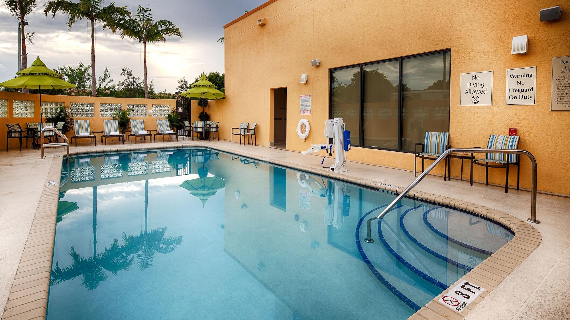 Vista Piscina Best Western Plus Miami Executive Airport Hotel & Suites
