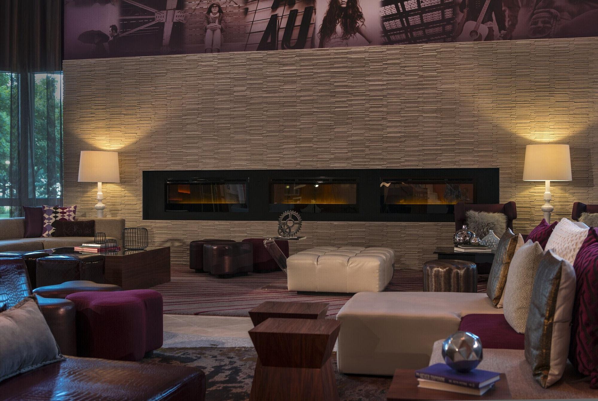 Vista Lobby Renaissance Chicago O'Hare Suites Hotel