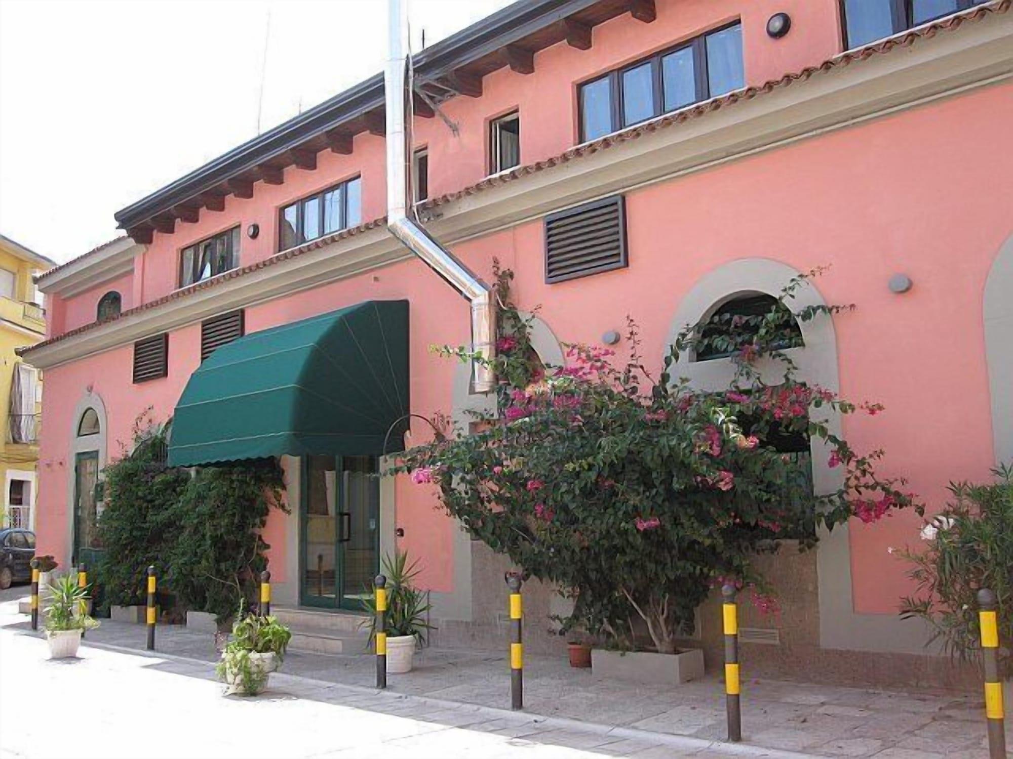 Vista Exterior Hotel Bella Napoli