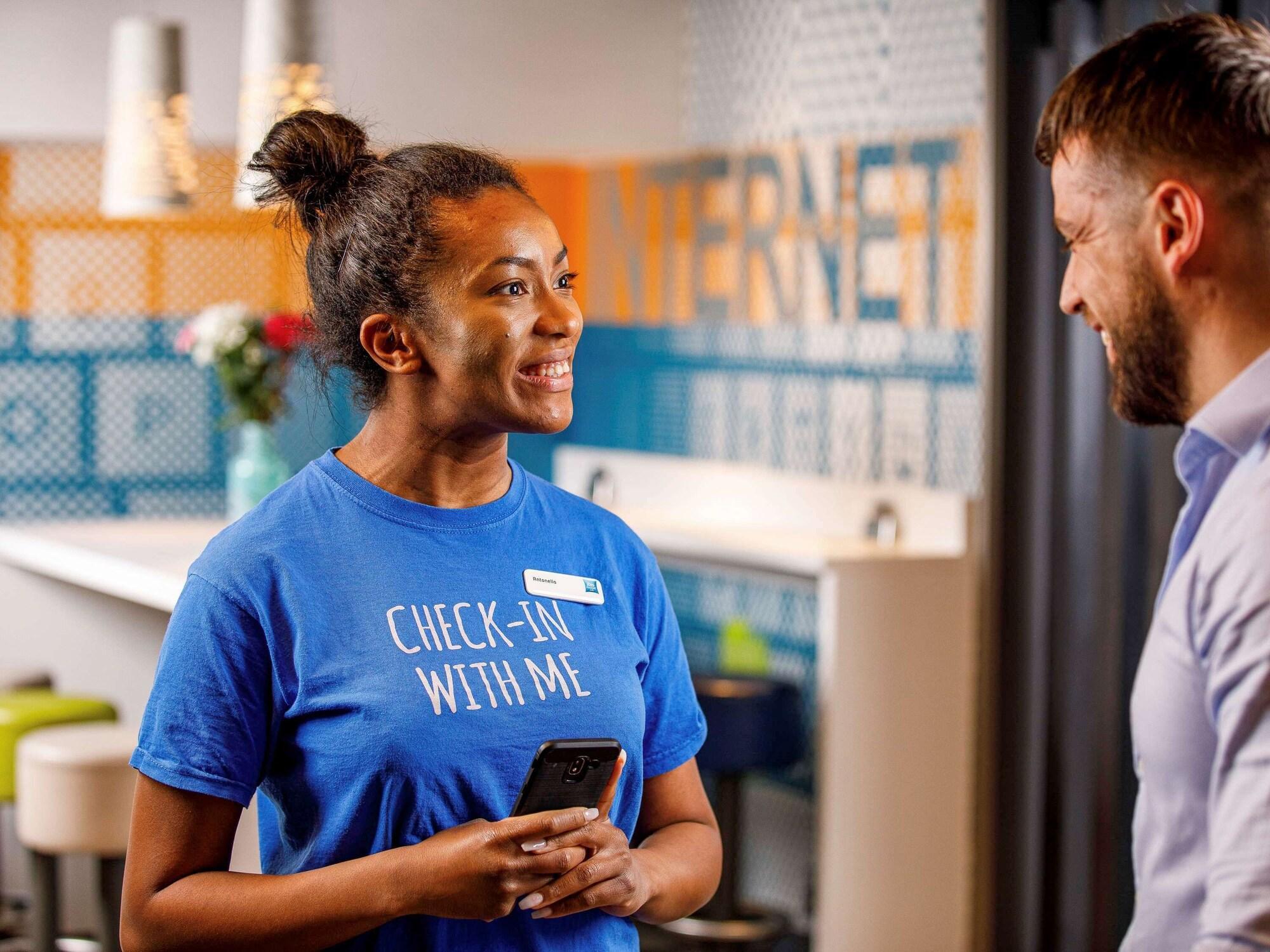 Vista Lobby ibis budget Cardiff Centre