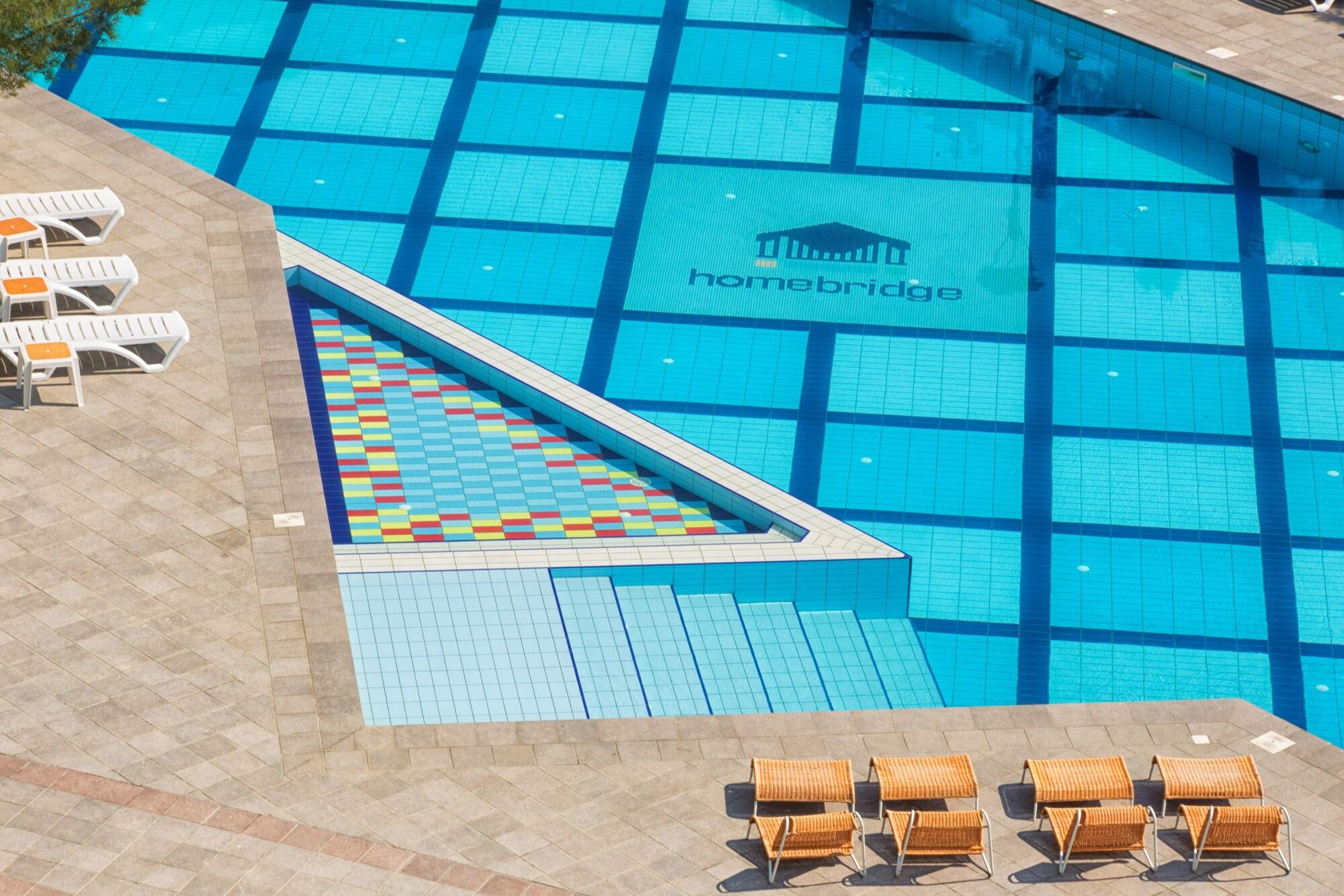 Vista Piscina Homebridge Hotel Apartments