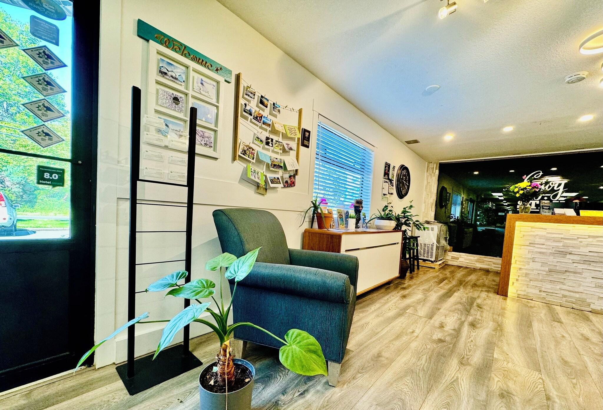 Vista Lobby Riverside Resort Motel and Campground