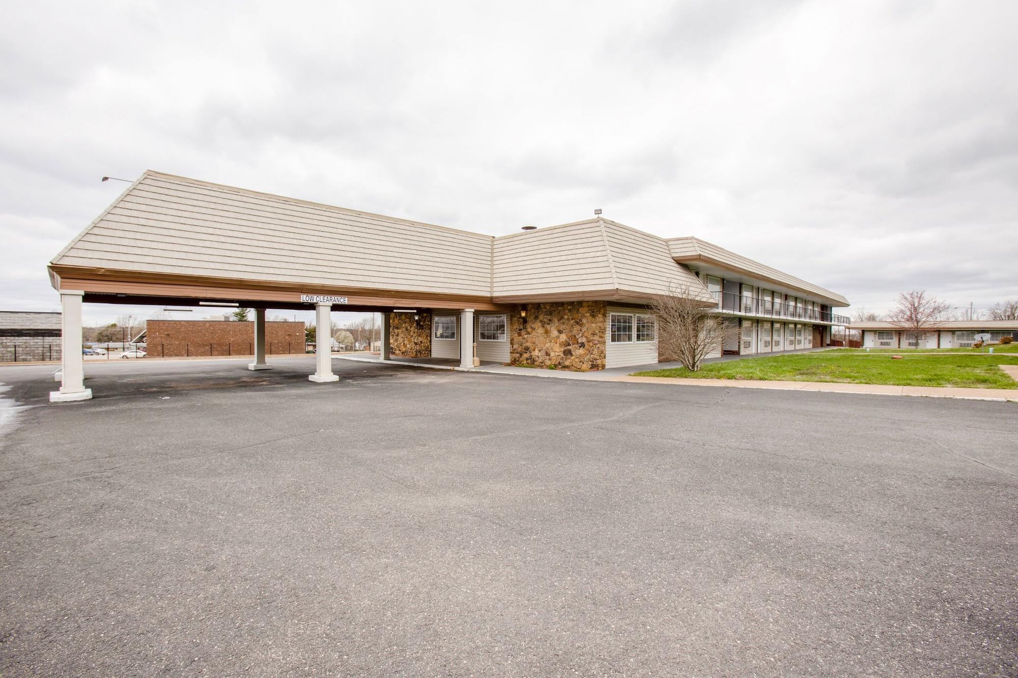 Varios OYO Hotel Lebanon MO I-44