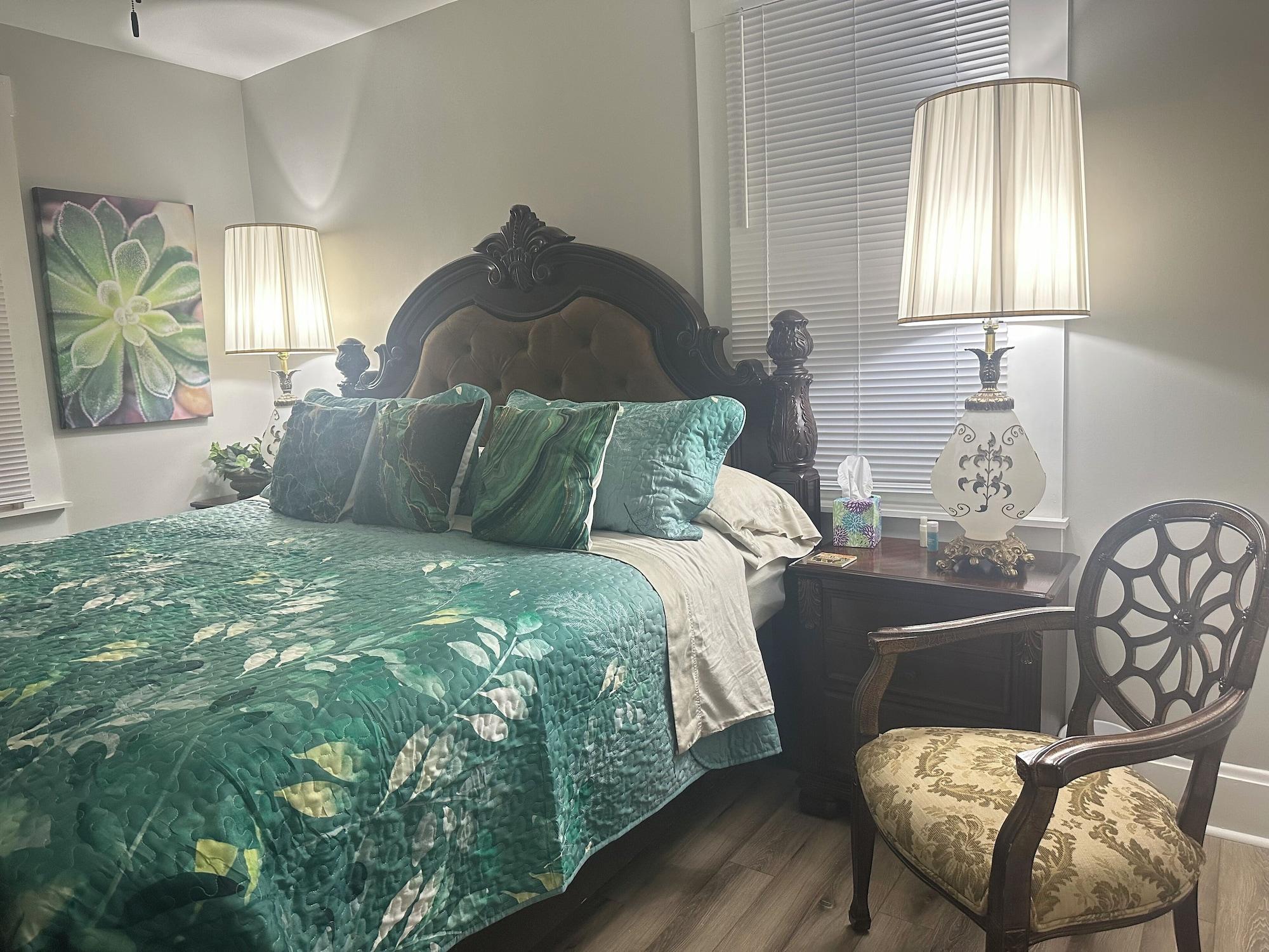 Habitación E Street Gallery King BedroomSHARED Bath