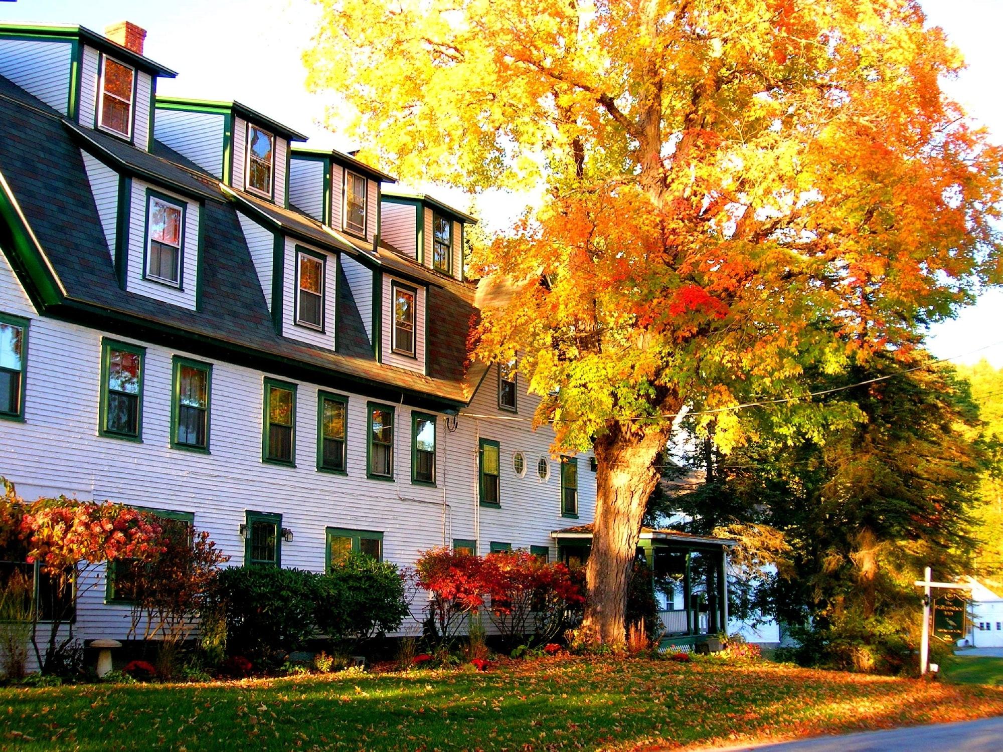 Vista Exterior Follansbee Inn