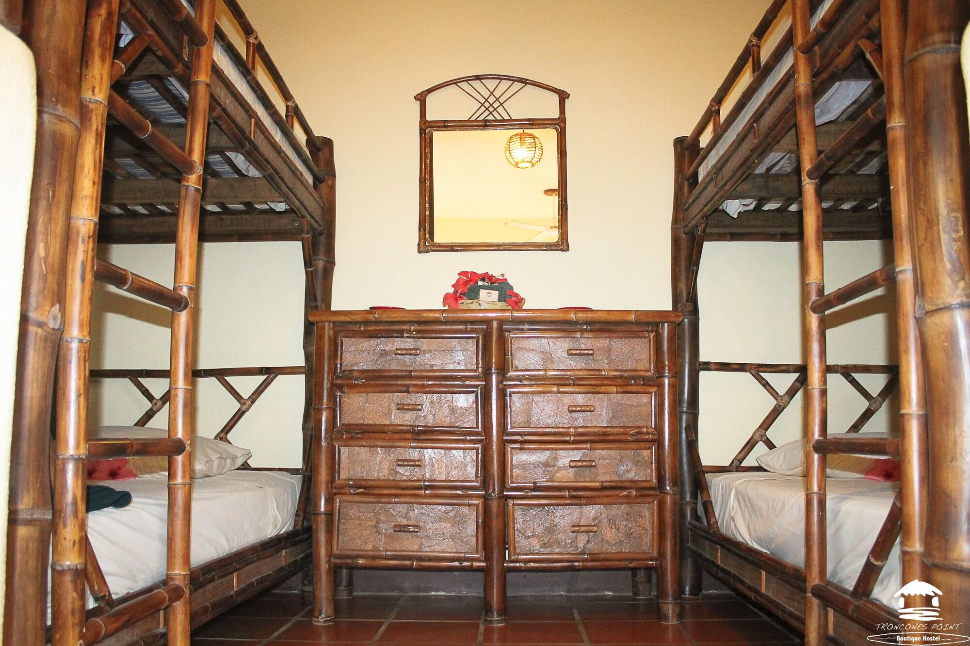 Equipamiento de Habitación Troncones Point Hostel