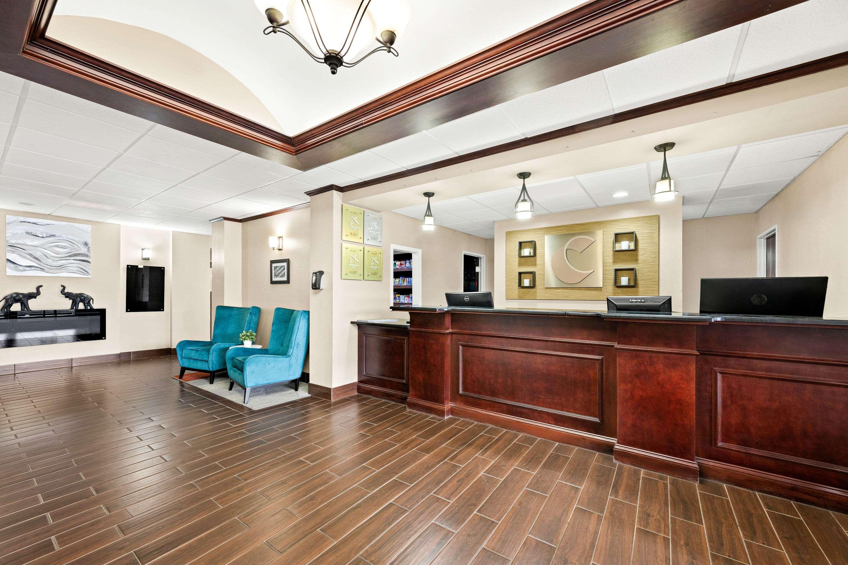 Vista Lobby Comfort Suites Abingdon I-81